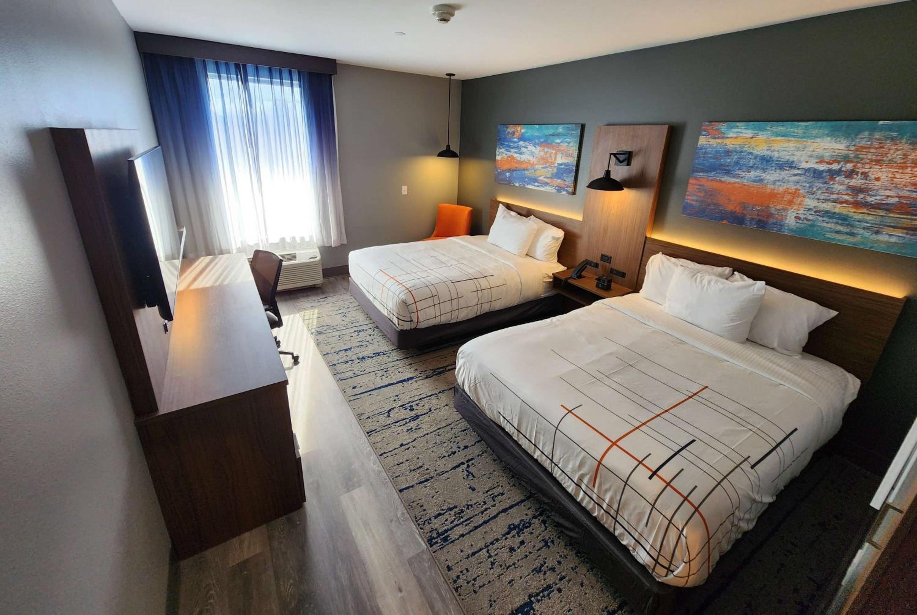 Queen Room with Two Queen Beds - Non-Smoking - Photo 1