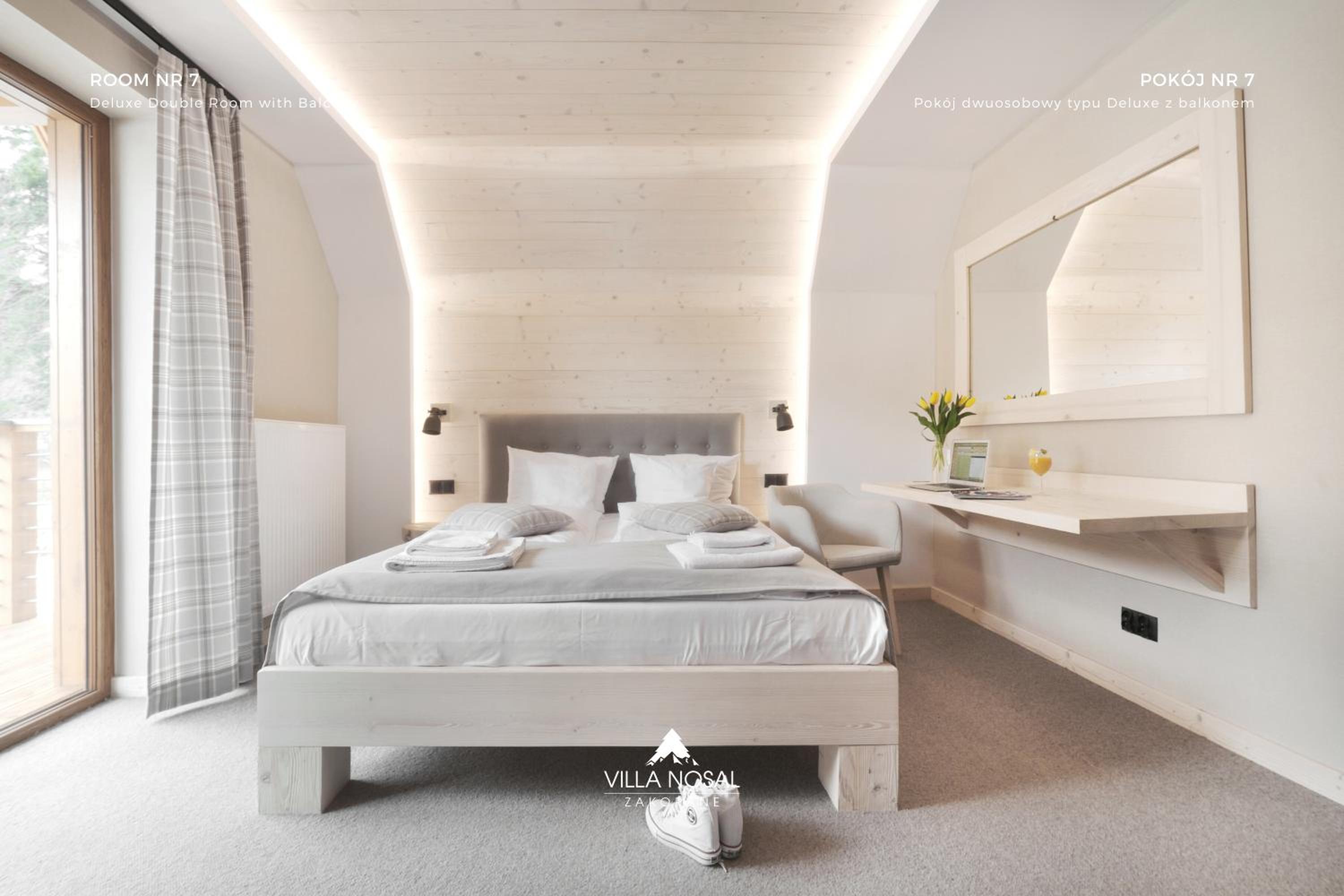 Deluxe Double Room with Balcony - Photo 11