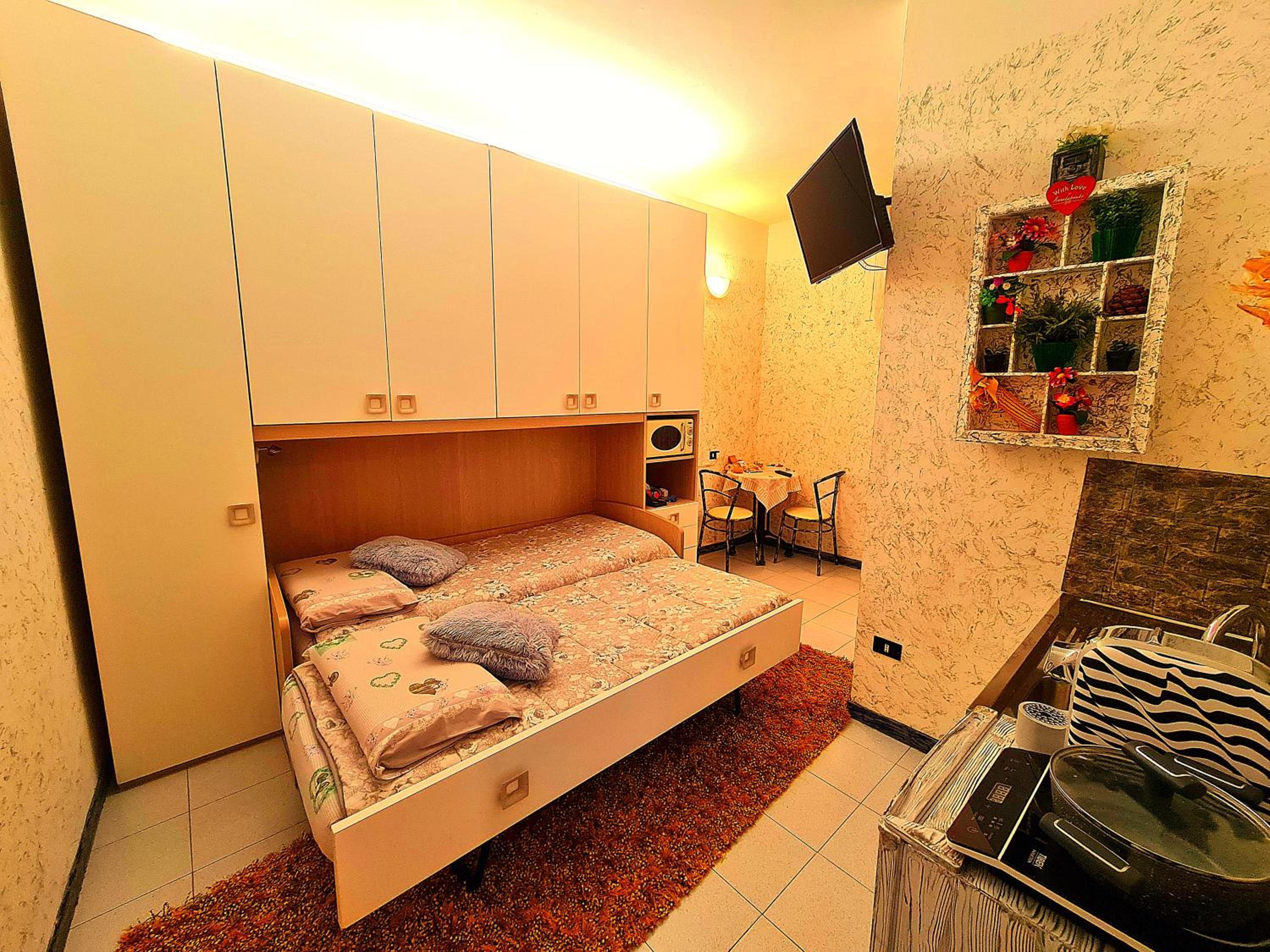 Budget Twin Room - Photo 7