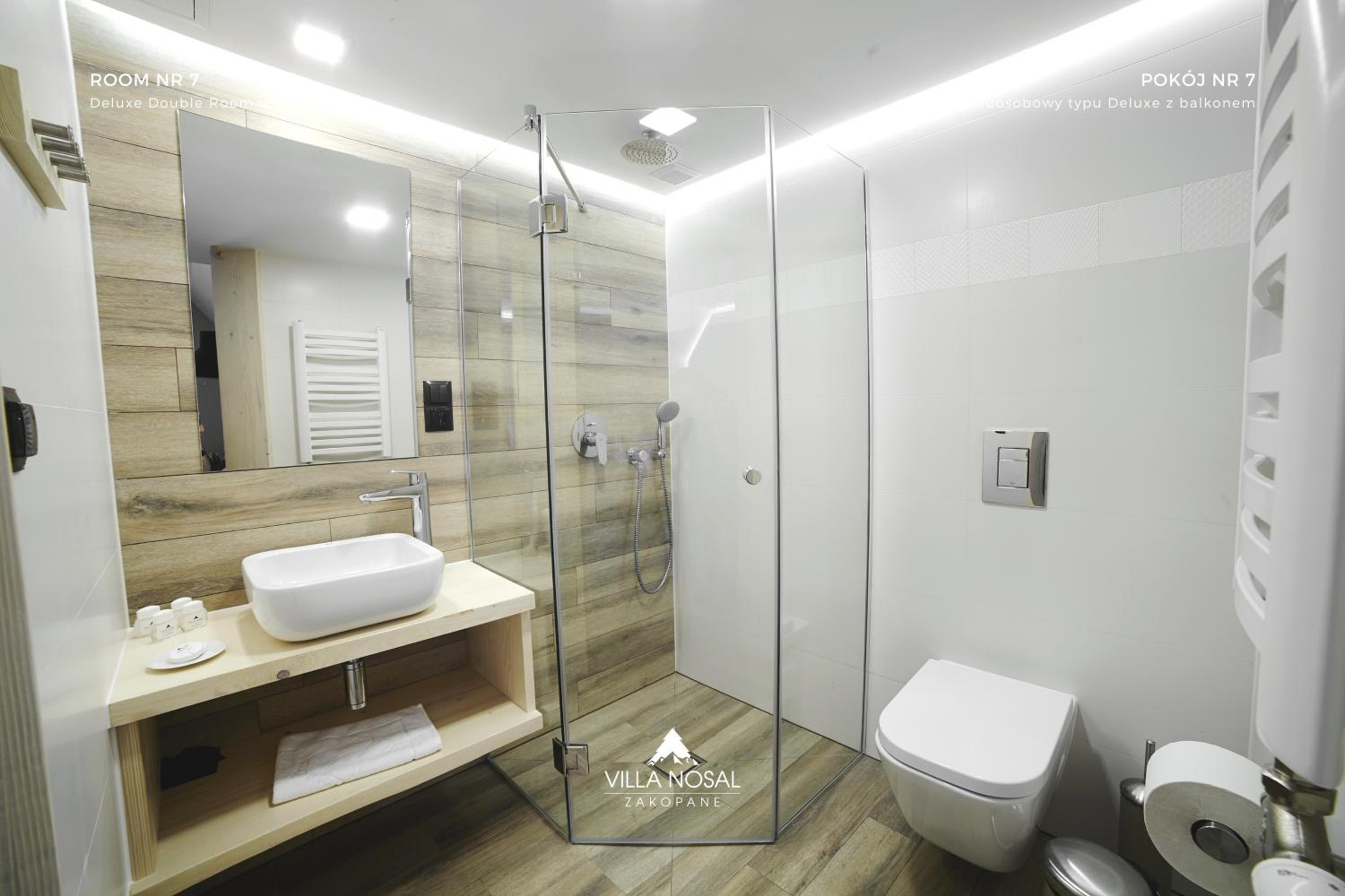 Deluxe Double Room with Balcony - Photo 10