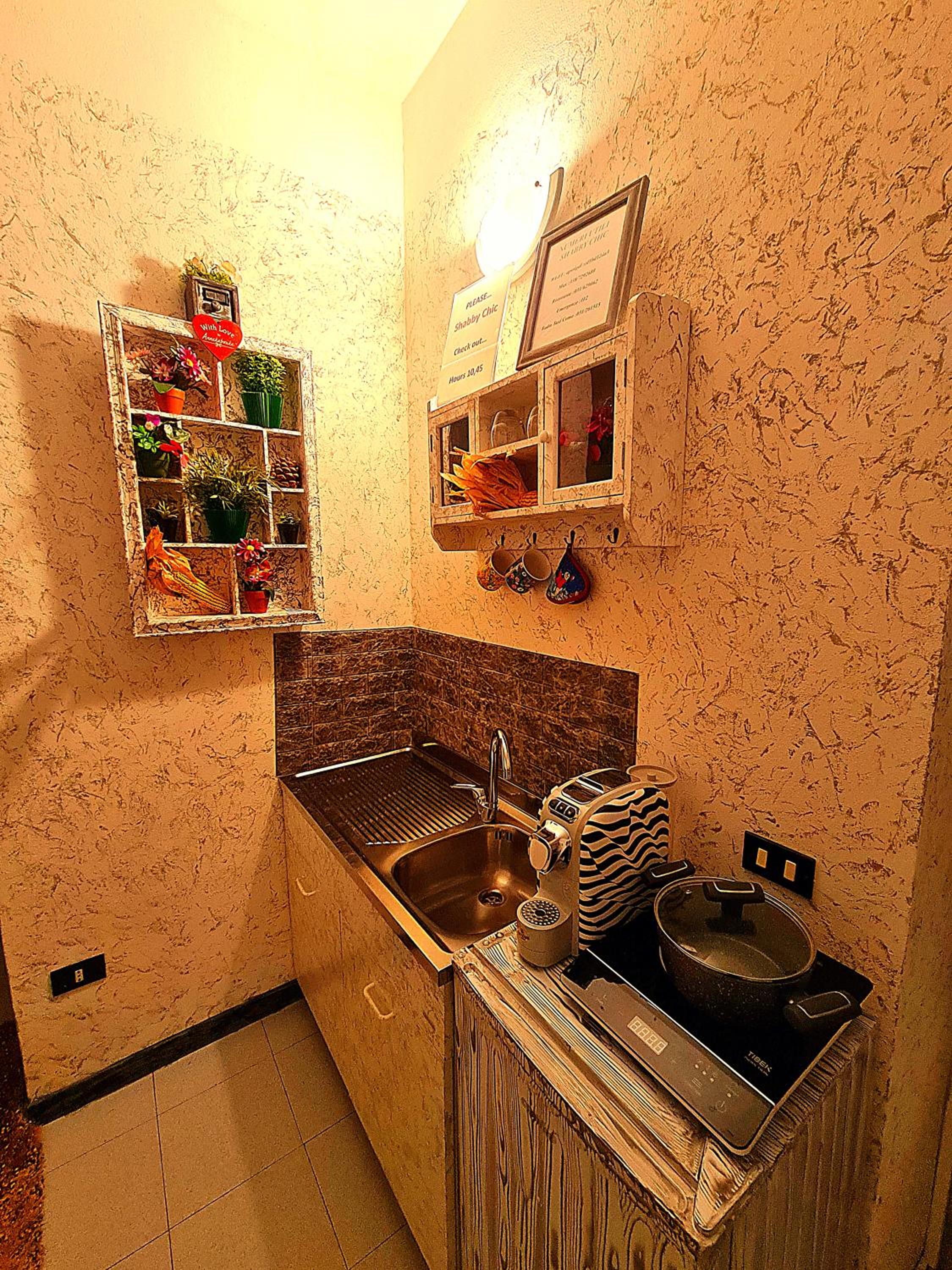 Budget Twin Room - Photo 10