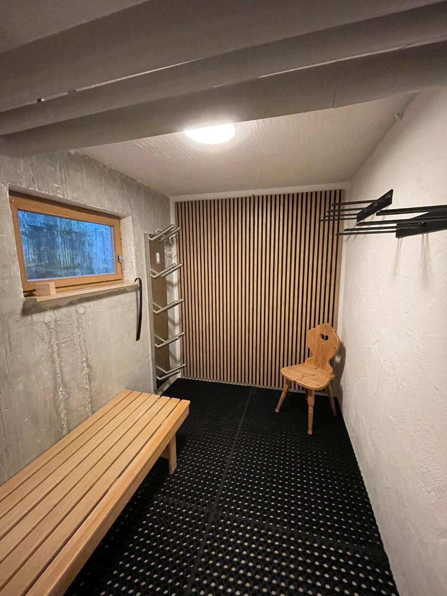 One-Bedroom Apartment with Shower photo 3