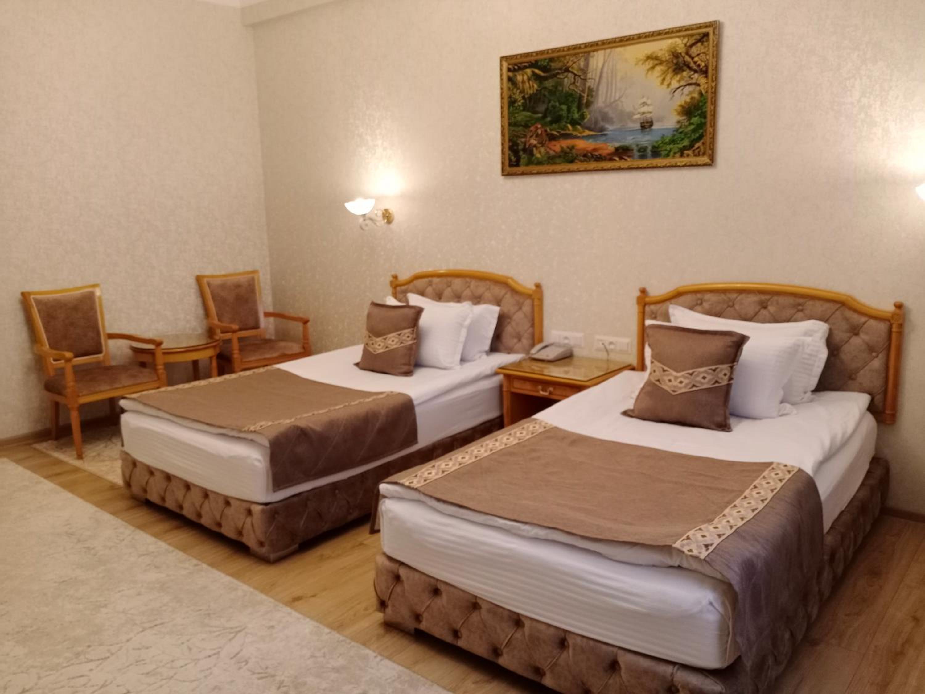 Large Twin Room photo 1