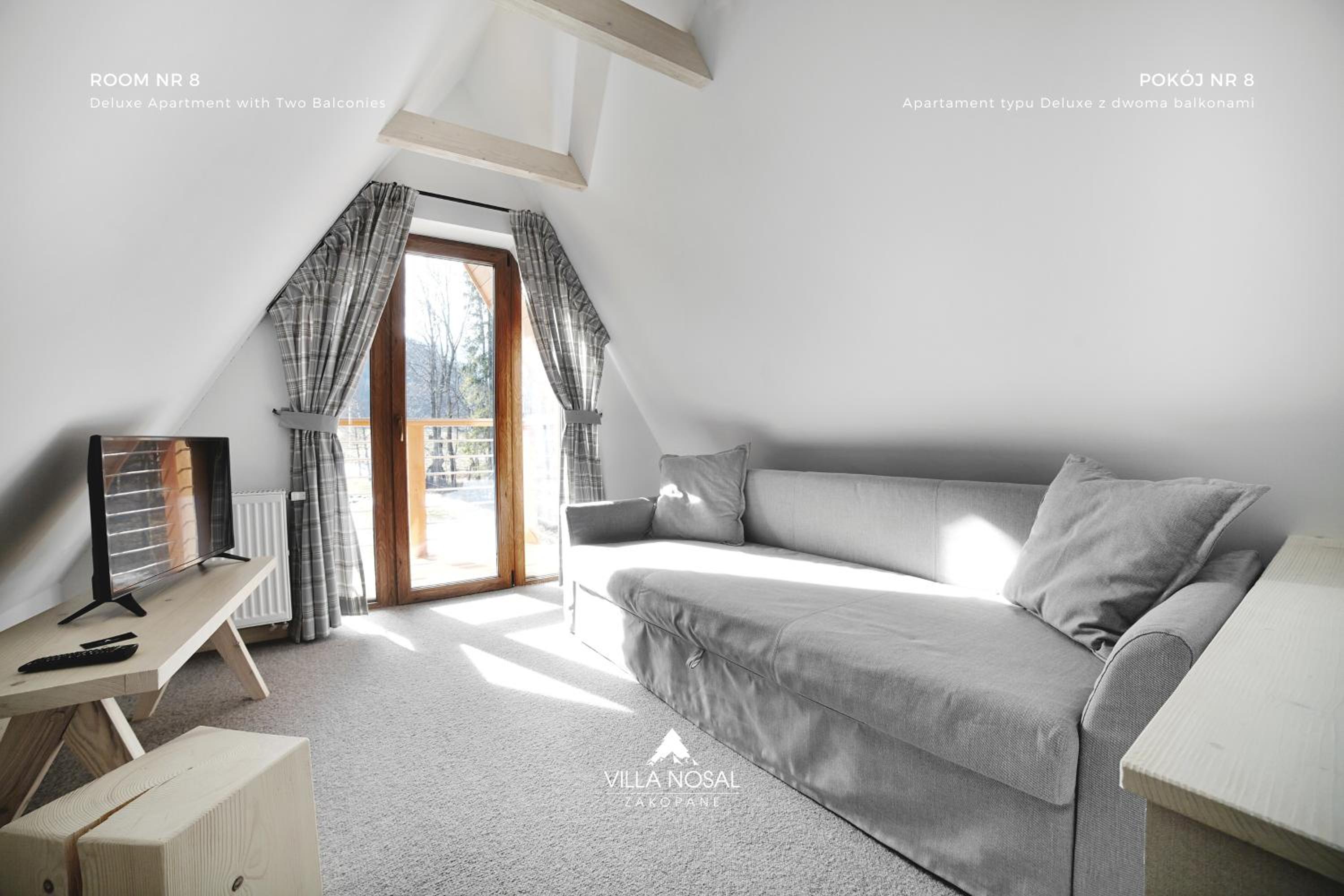 Deluxe Apartment with Two Balconies - Photo 4