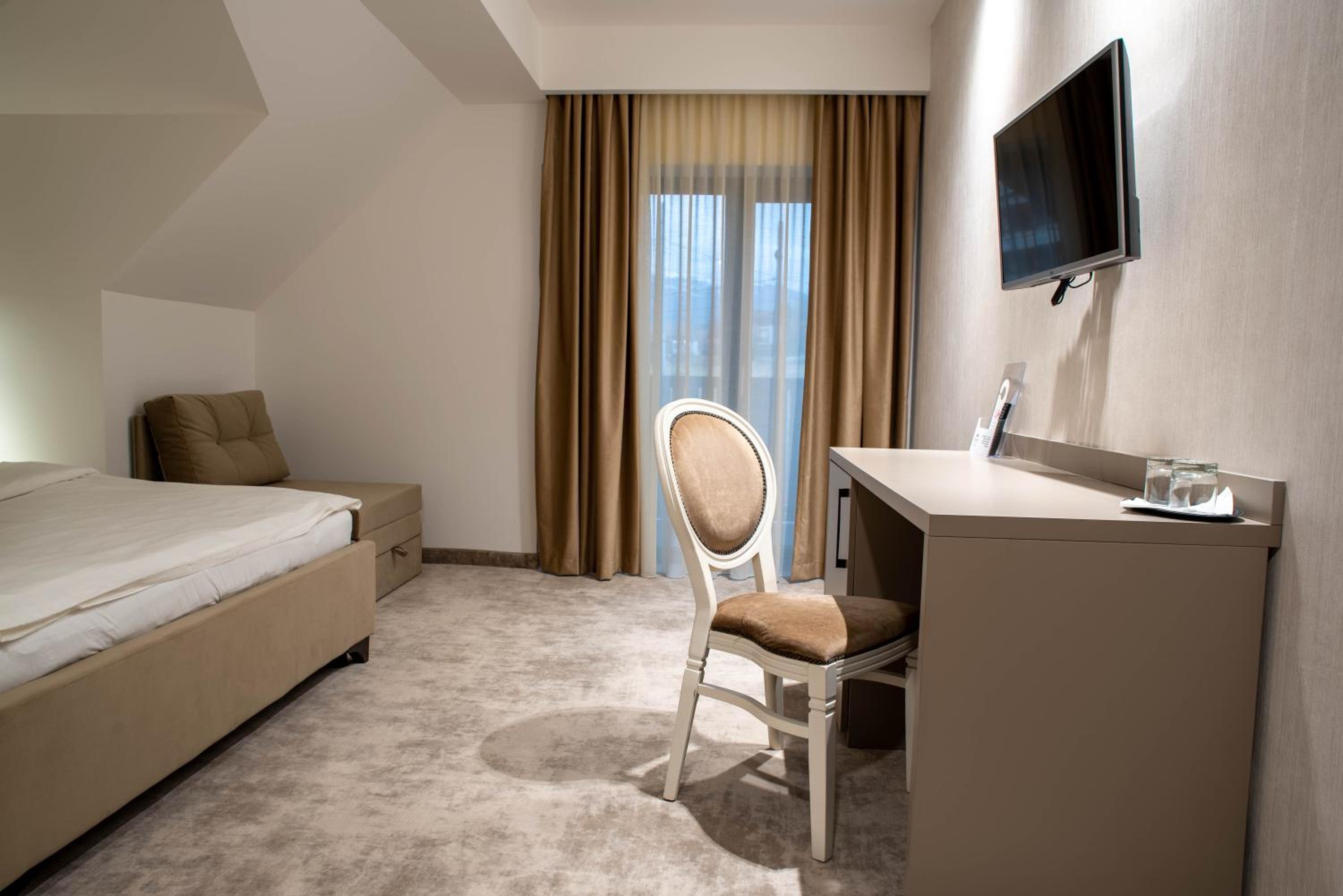 Deluxe Double Room - Photo 33