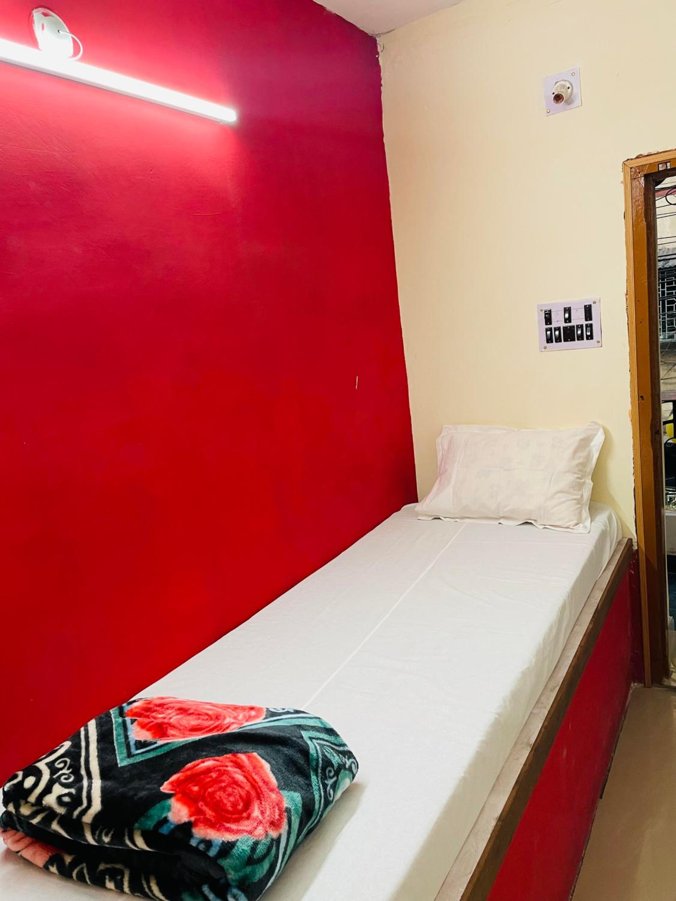 Single Room photo 2