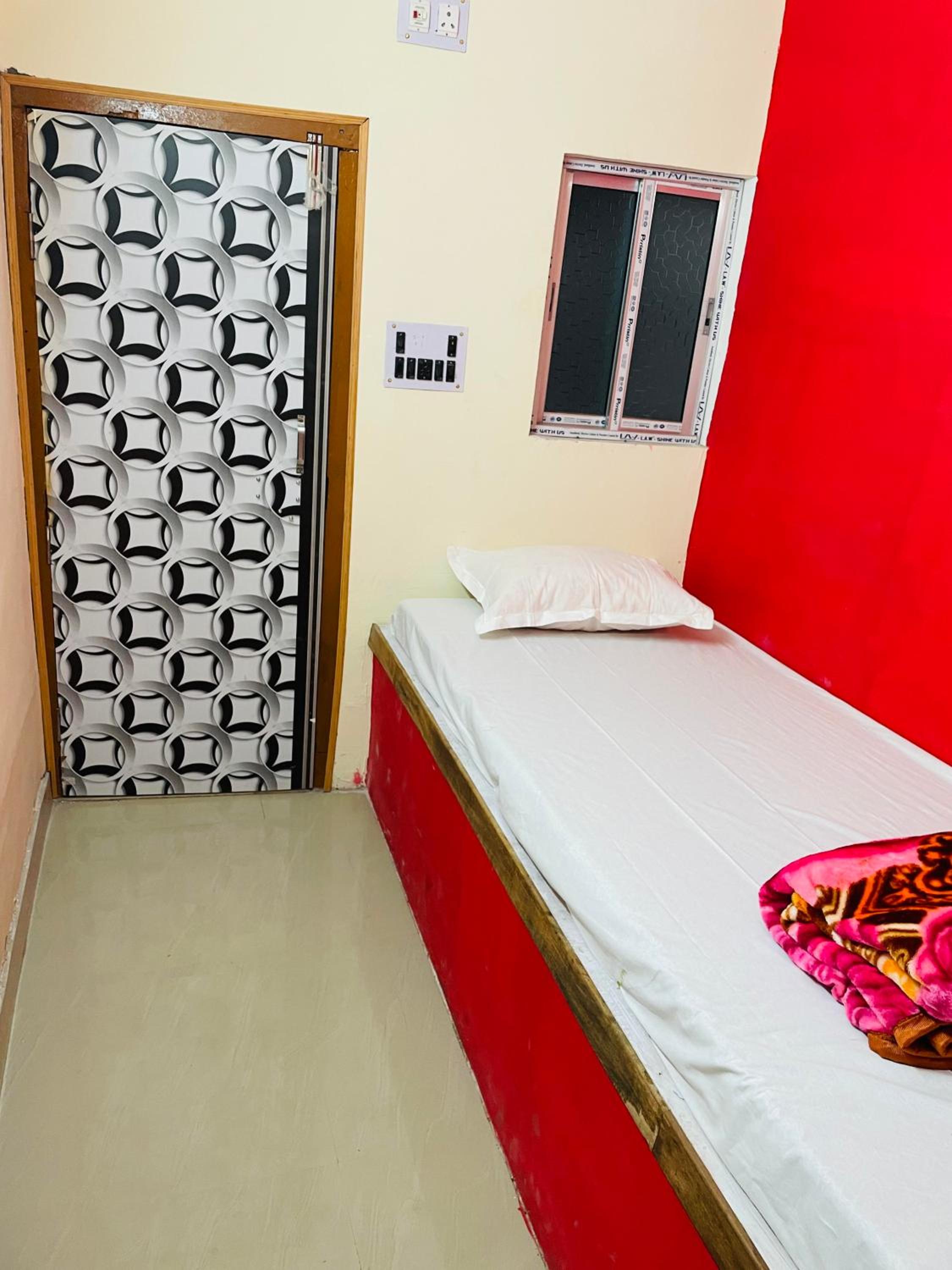 Single Room photo 3