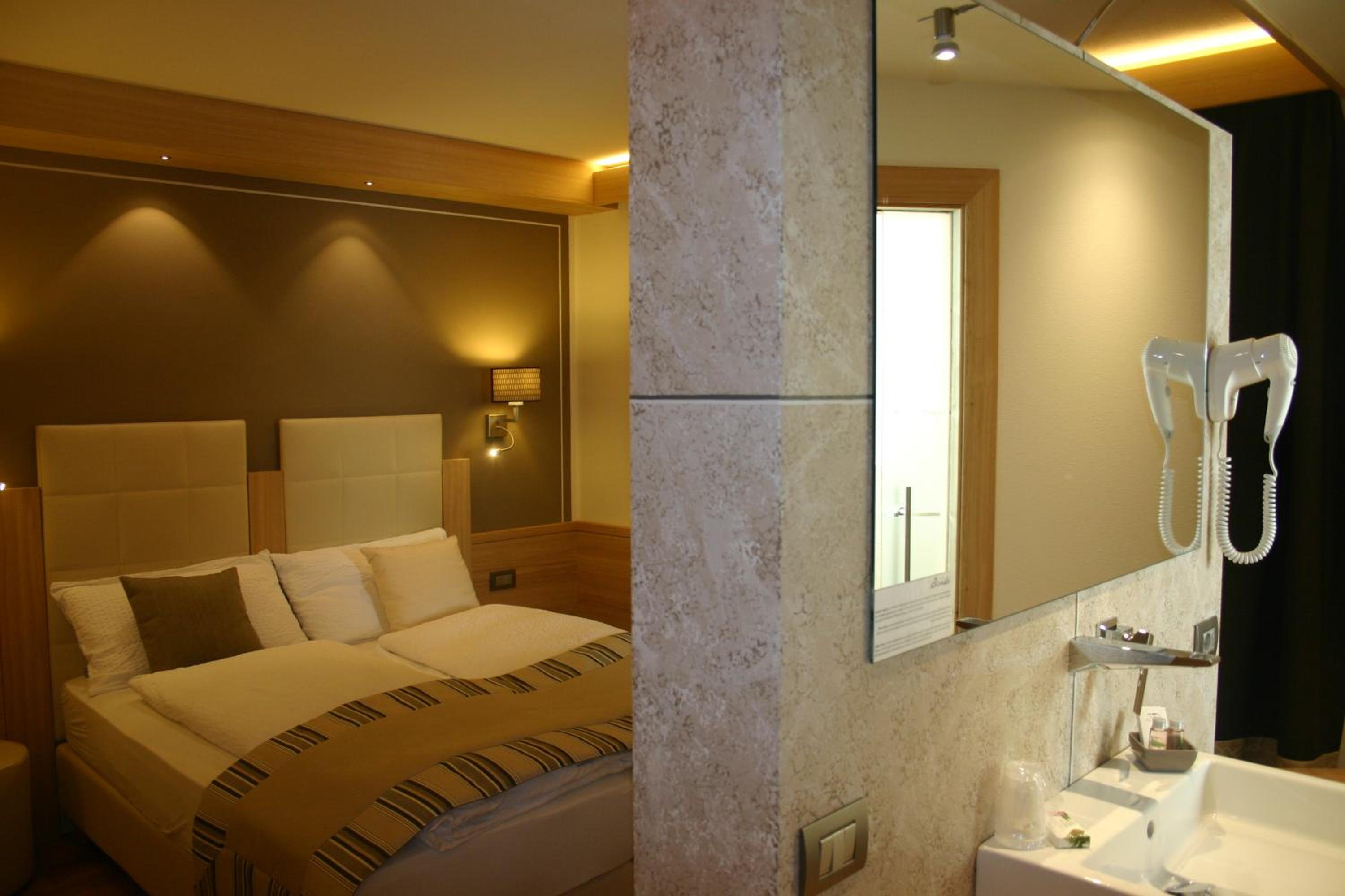 Standard Double Room photo 2