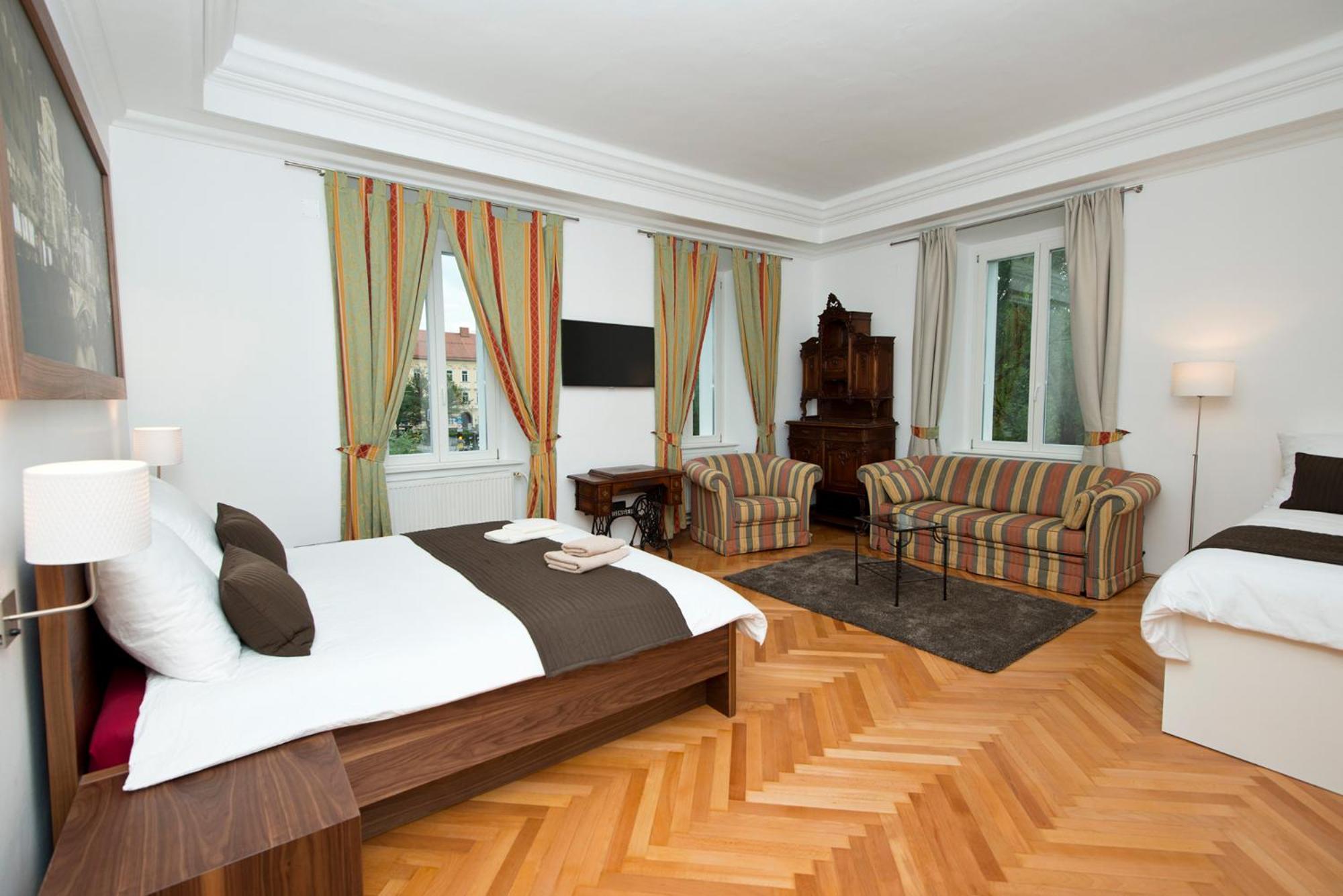 Deluxe Apartment with River & Castle View - Photo 6