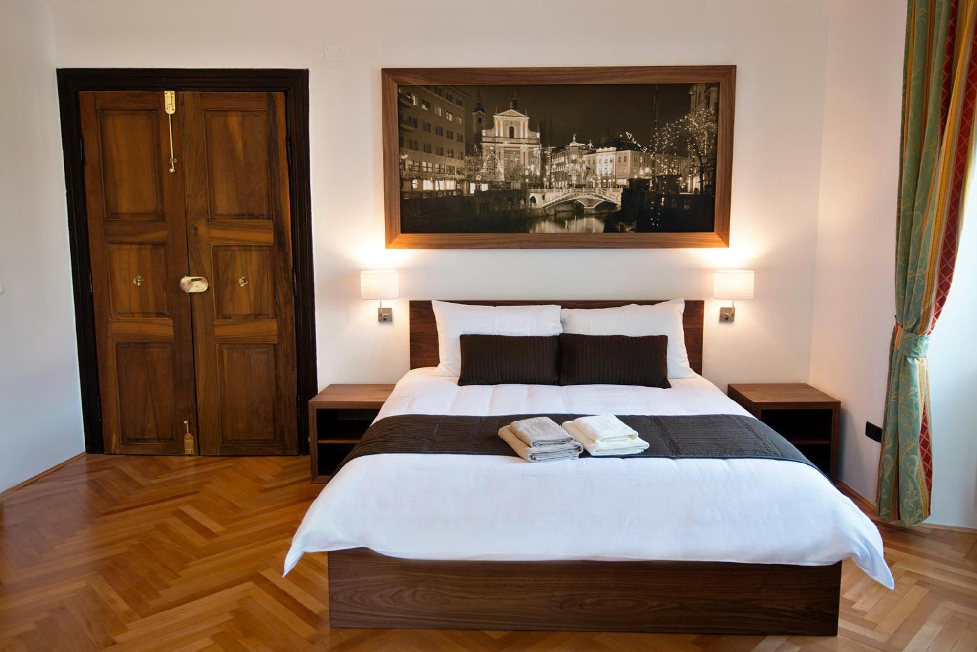 Deluxe Apartment with River & Castle View - Photo 1