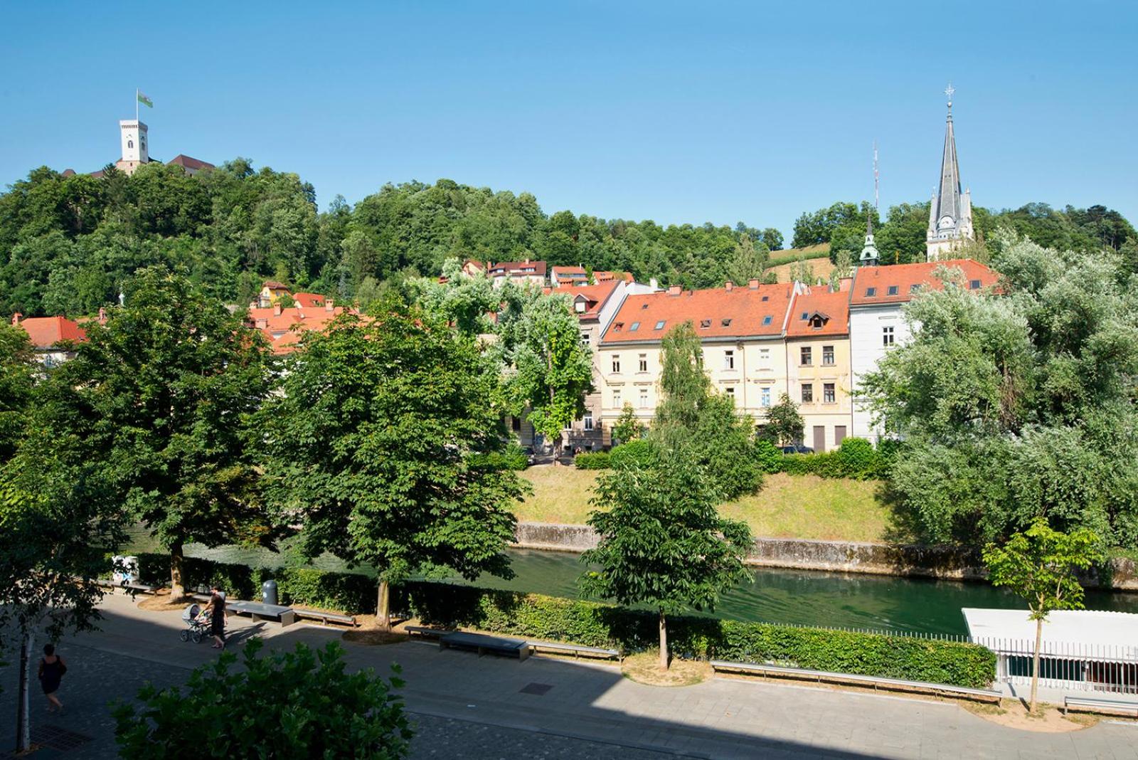 Deluxe Apartment with River & Castle View - Photo 2