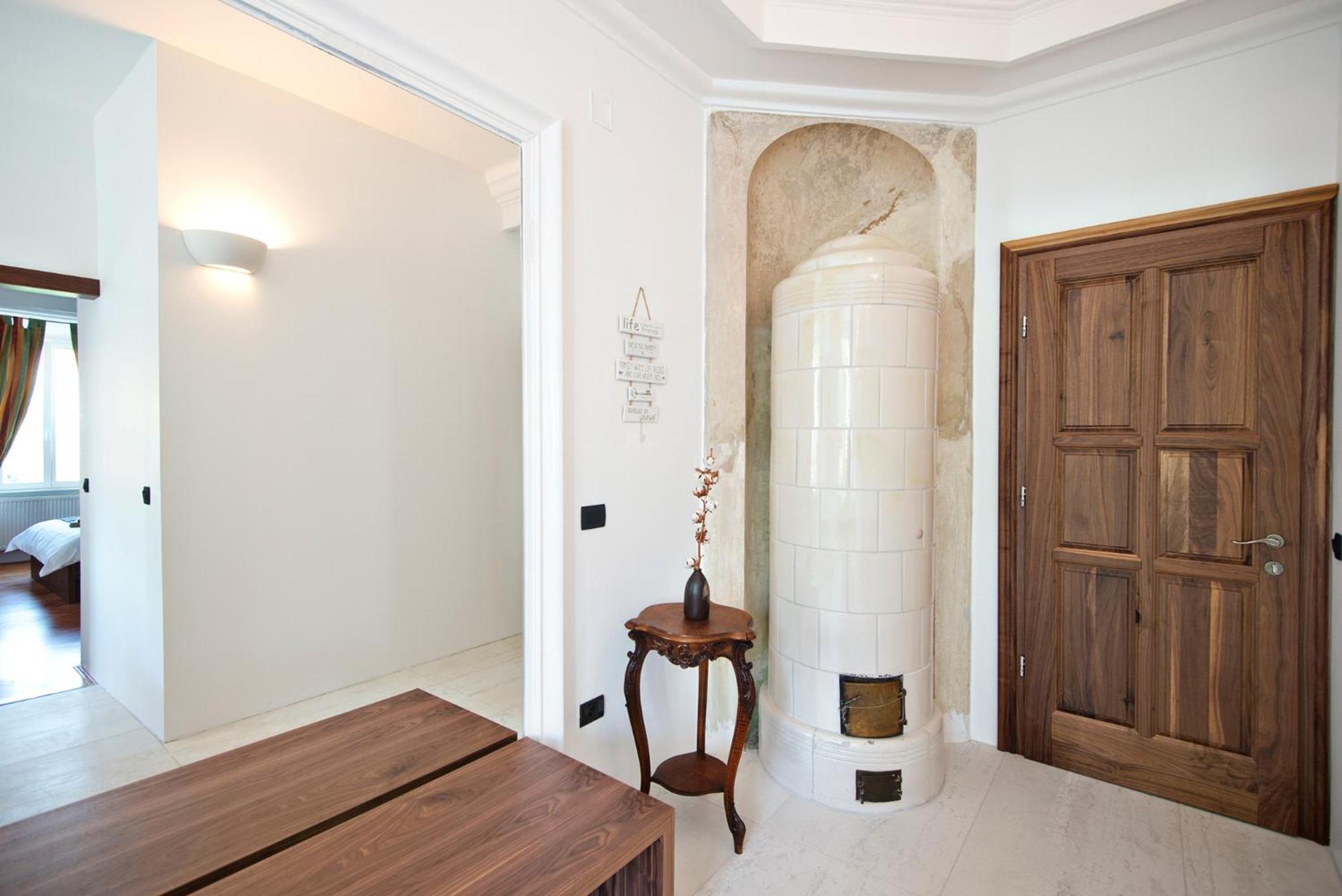 Deluxe Apartment with River & Castle View - Photo 15