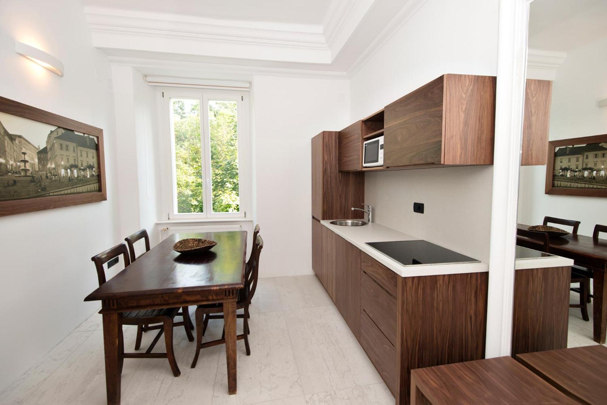 Deluxe Apartment with River & Castle View - Photo 8