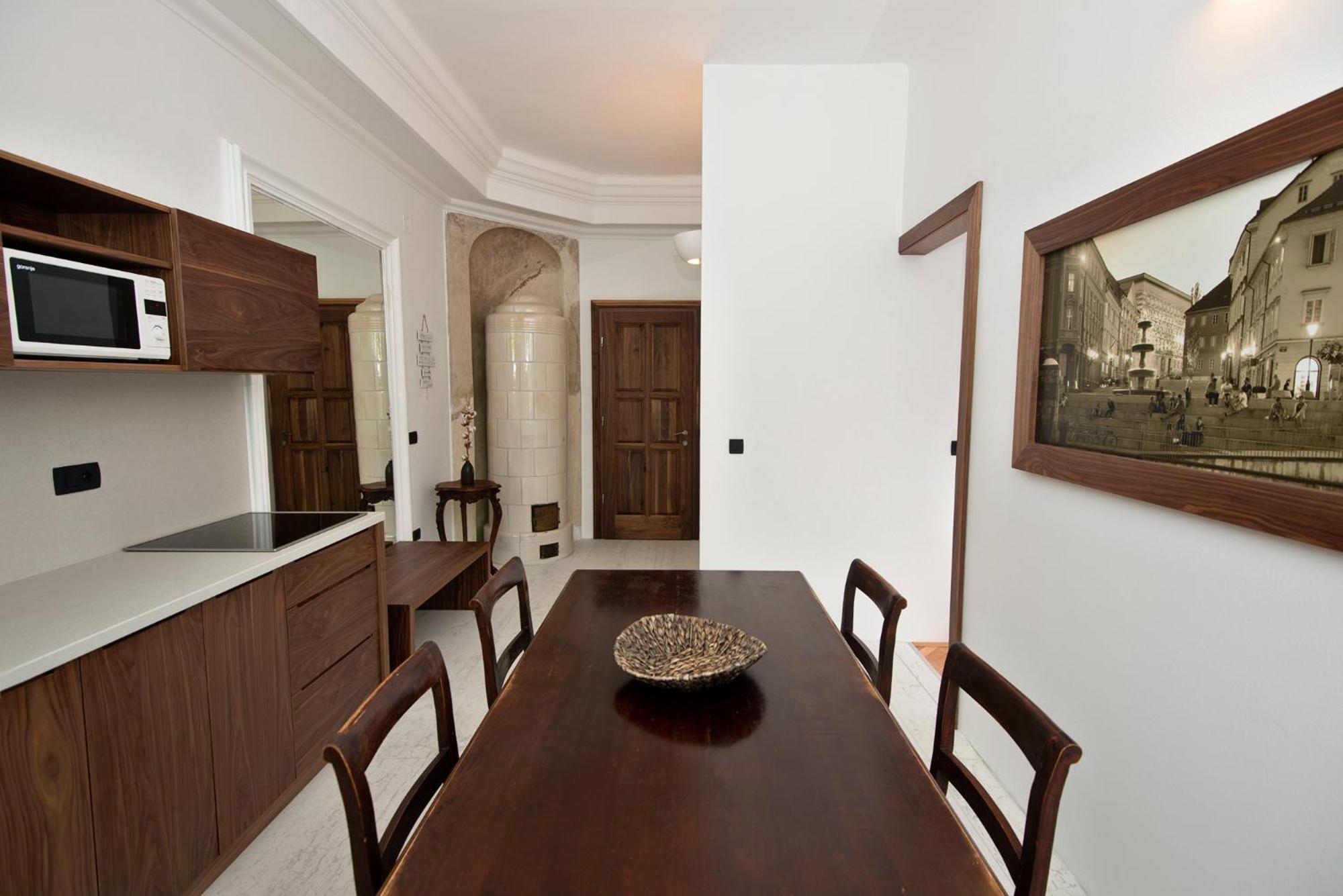 Deluxe Apartment with River & Castle View - Photo 12