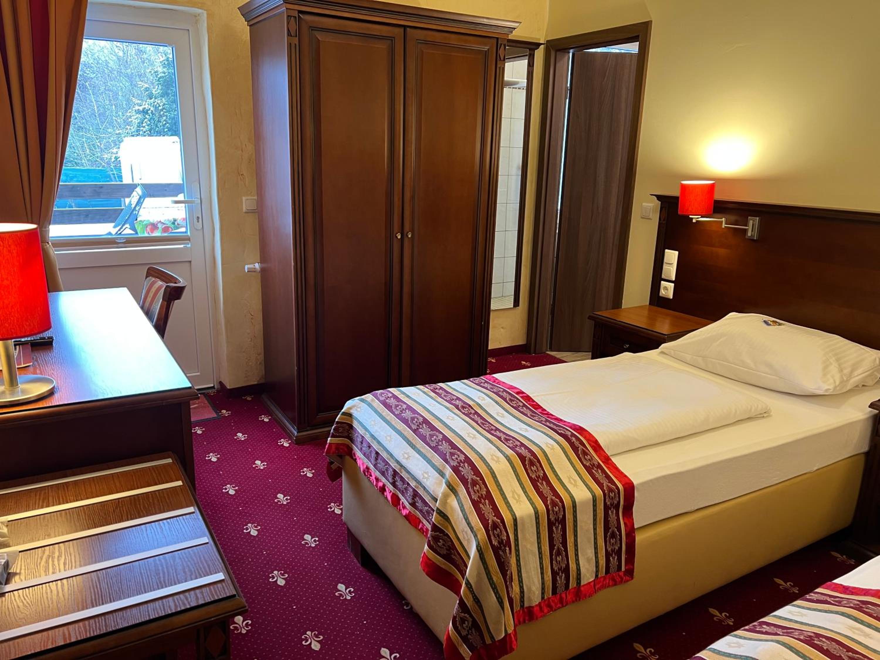 Deluxe Single Room with Balcony photo 2