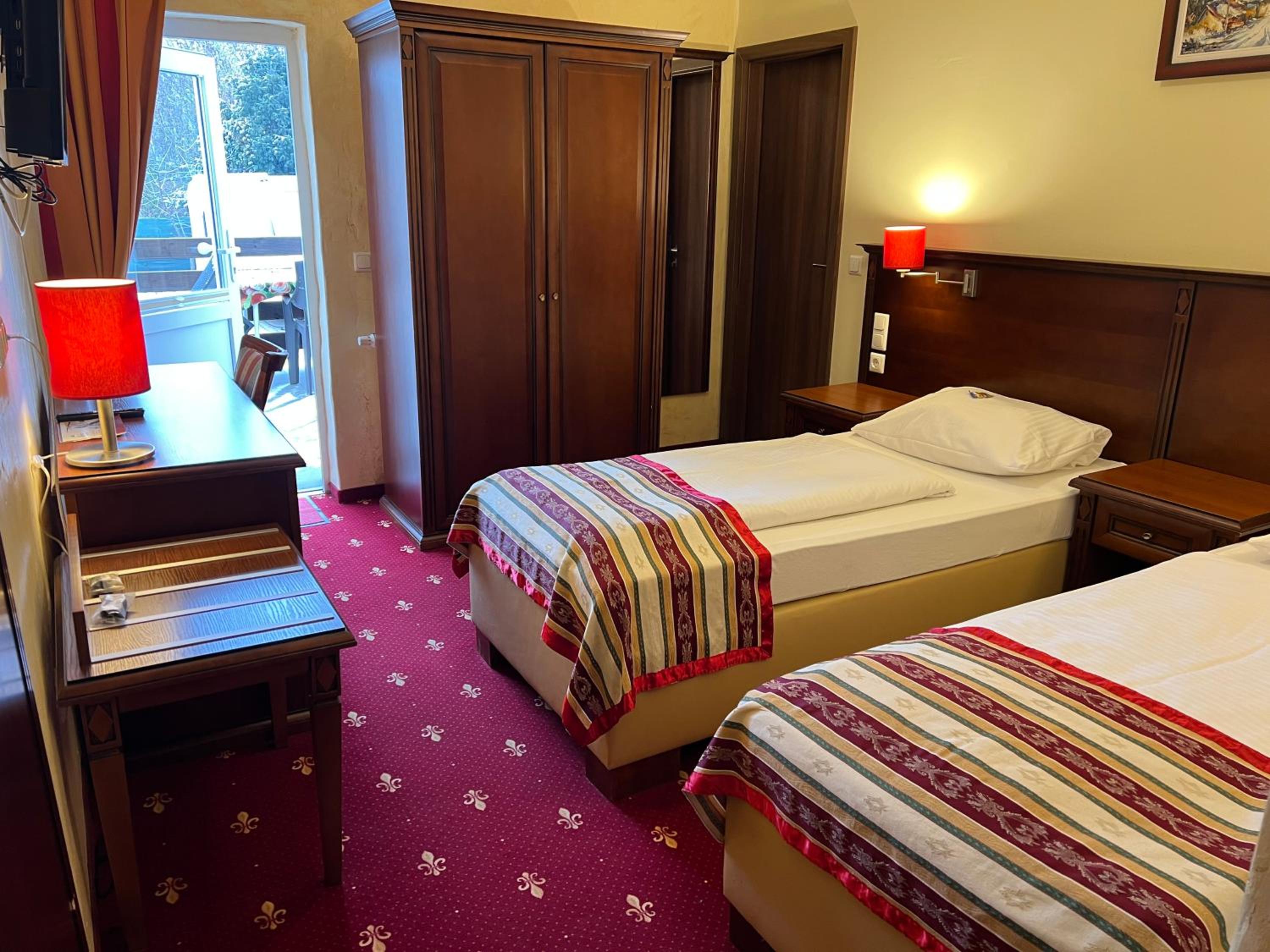 Deluxe Single Room with Balcony photo 3