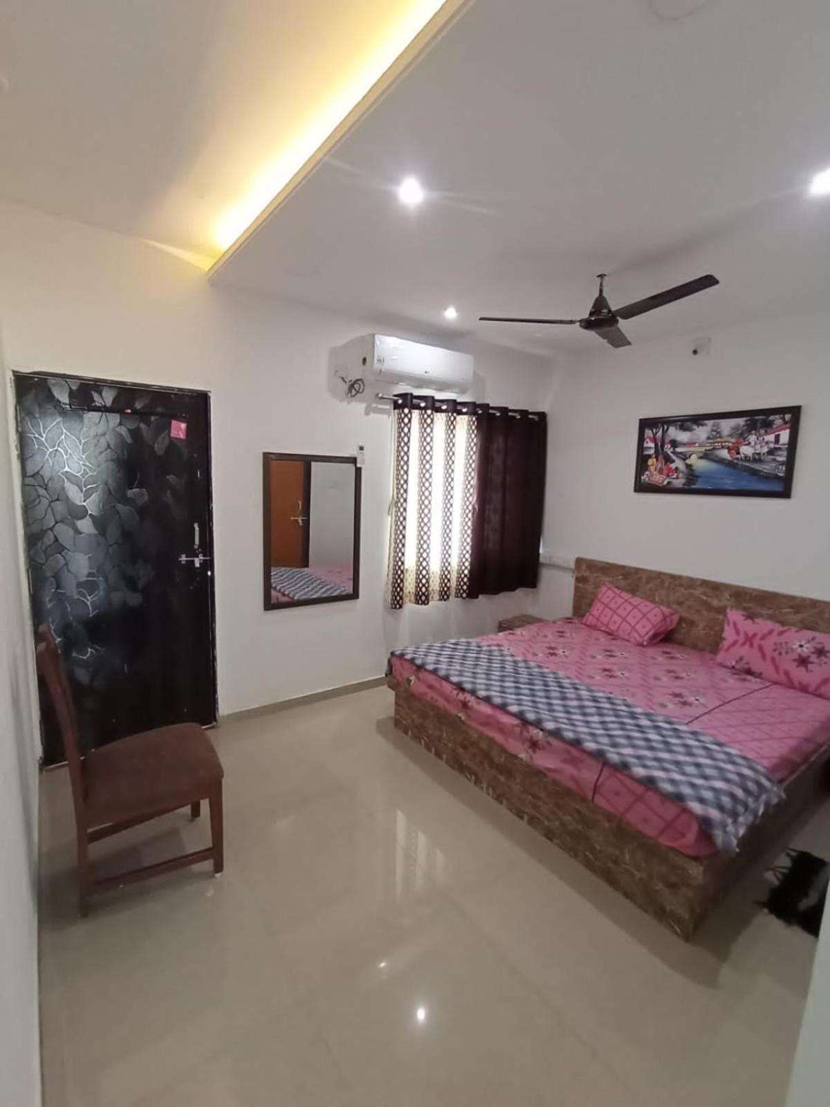 Deluxe Double Room (2 Adults + 1 Child)