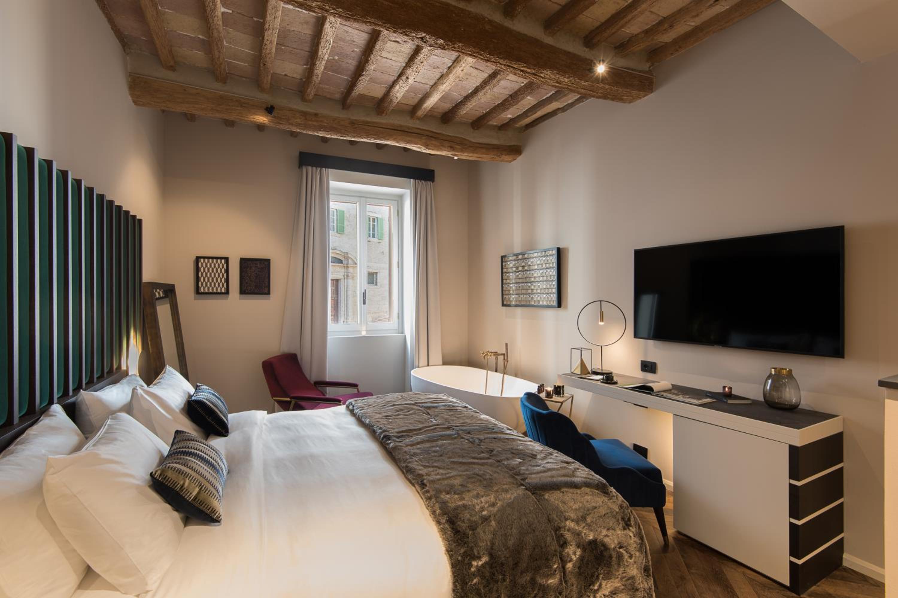 Deluxe Double Room with Bath photo 2