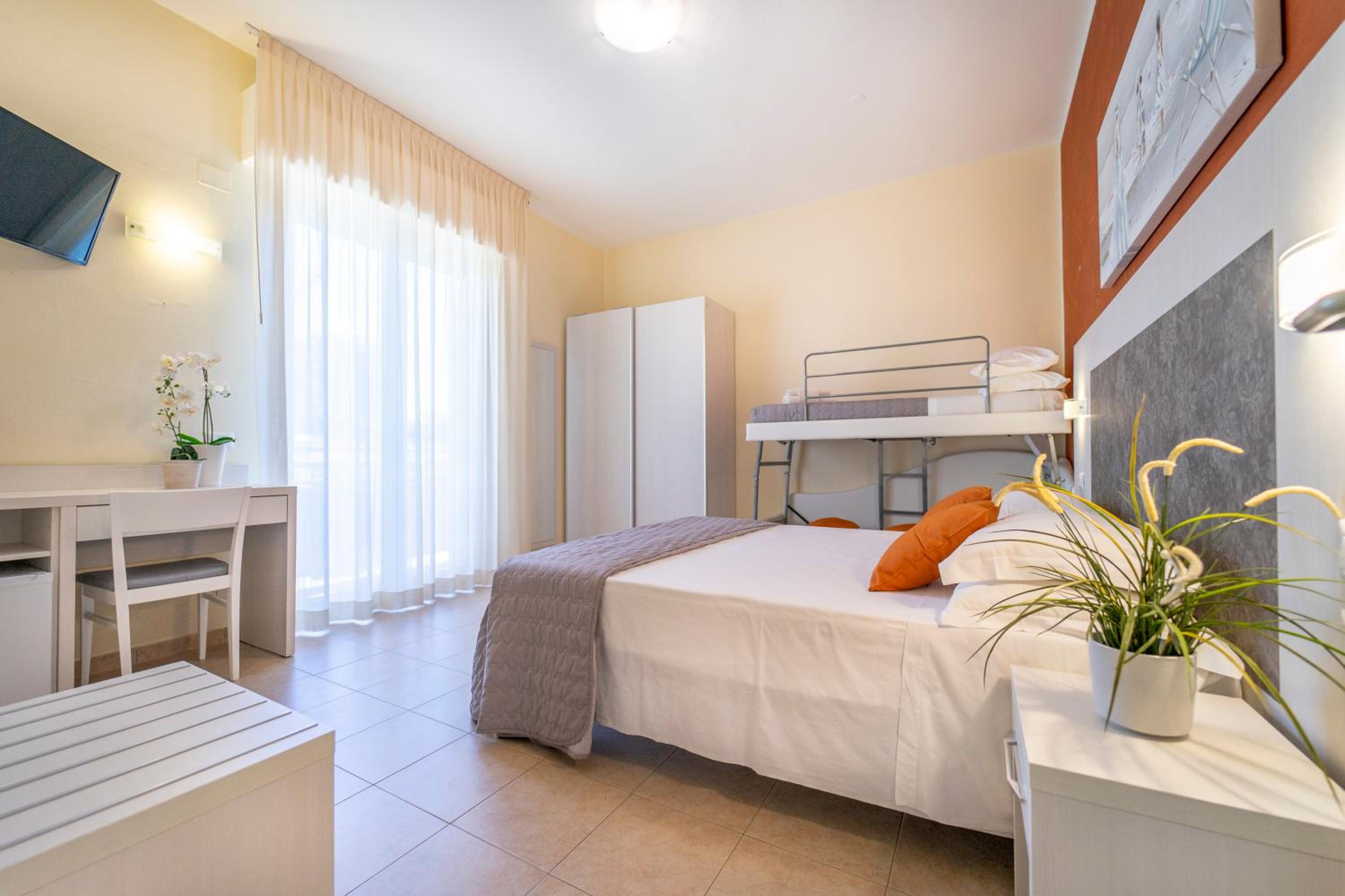 Quadruple Room - Photo 2