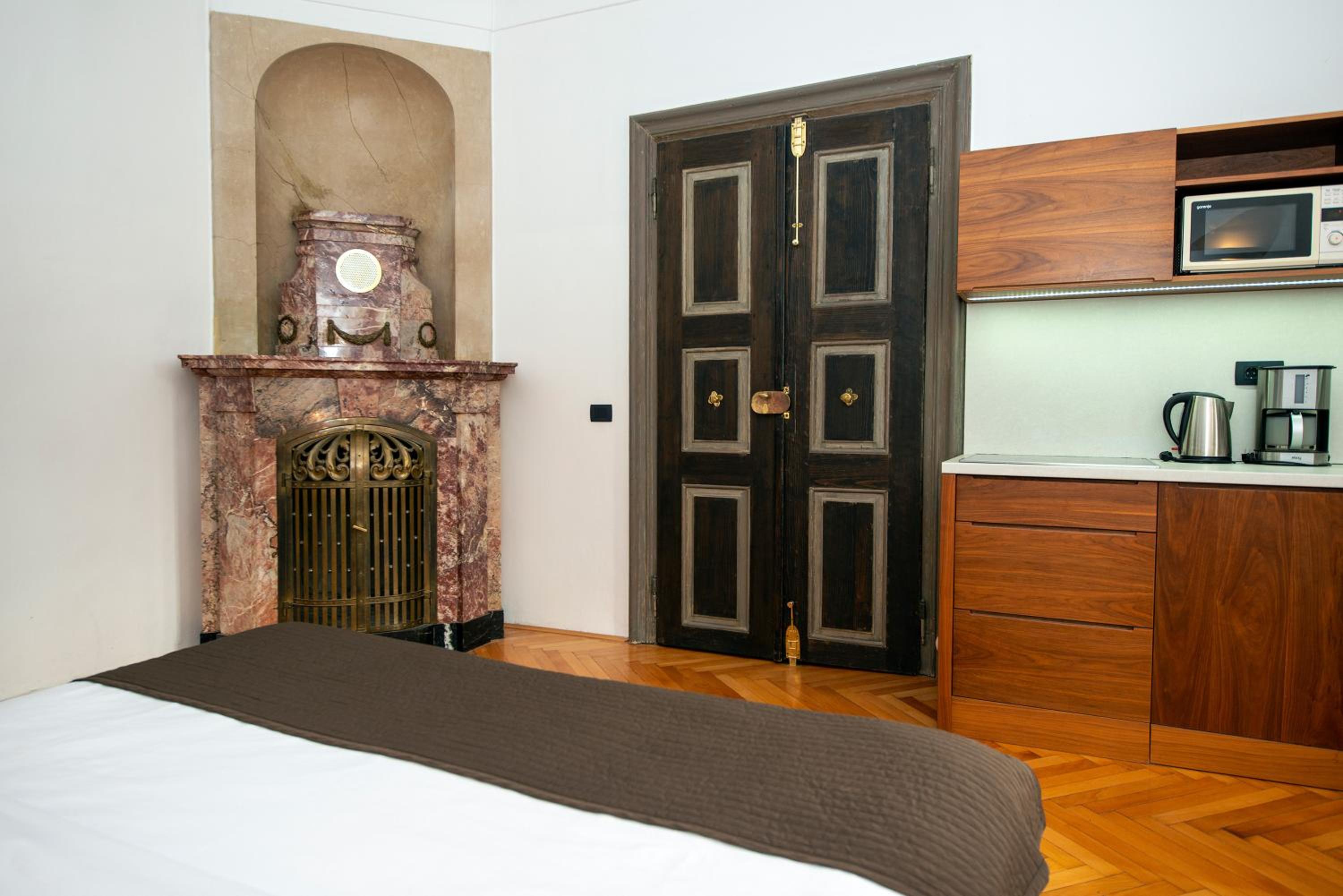 Studio - Photo 11