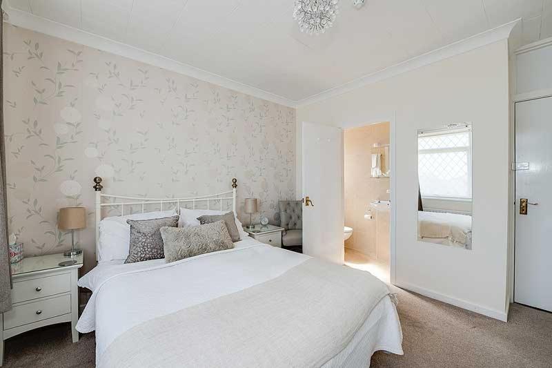 Double Room (no dogs)