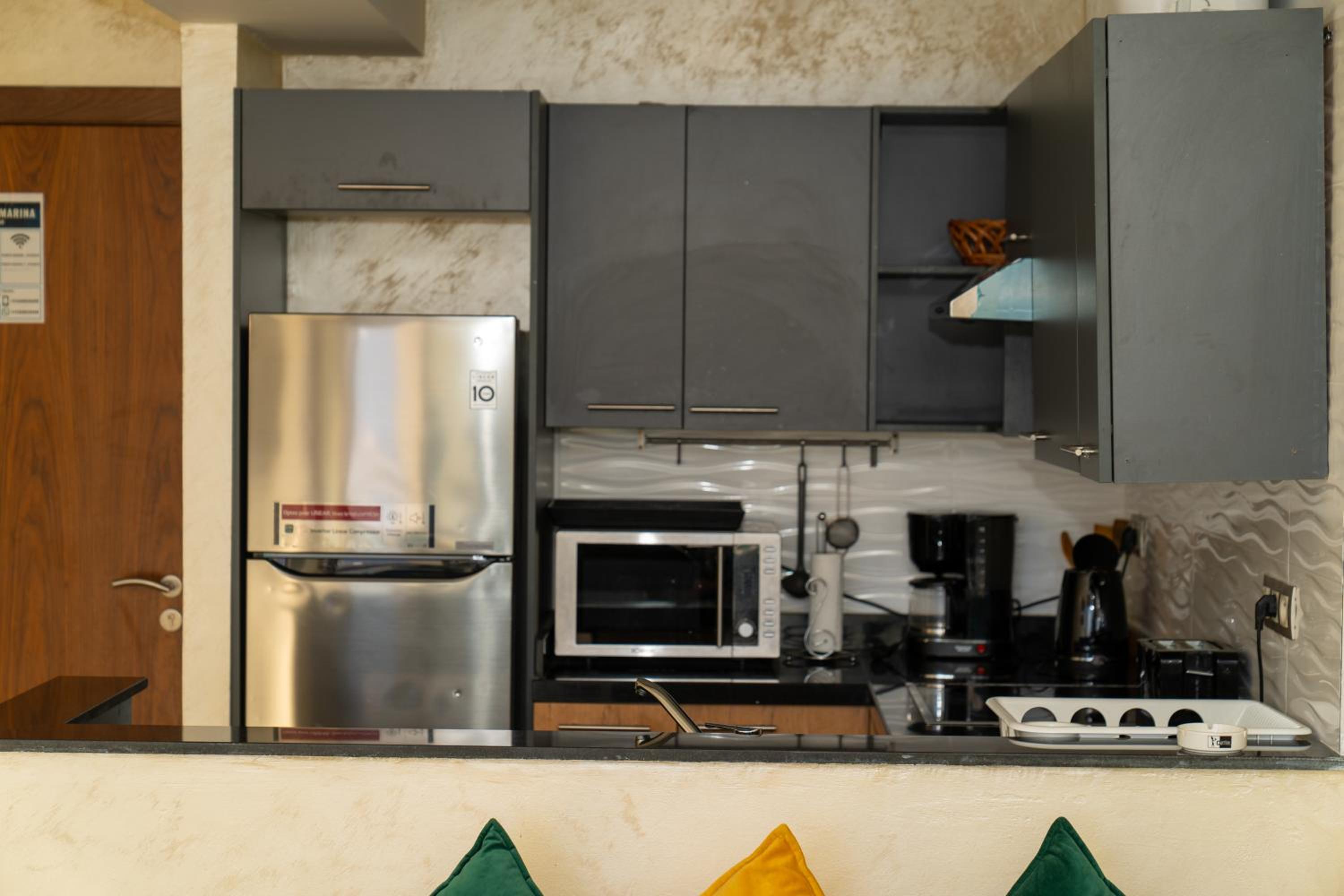 Apartment with Sea View - Photo 4