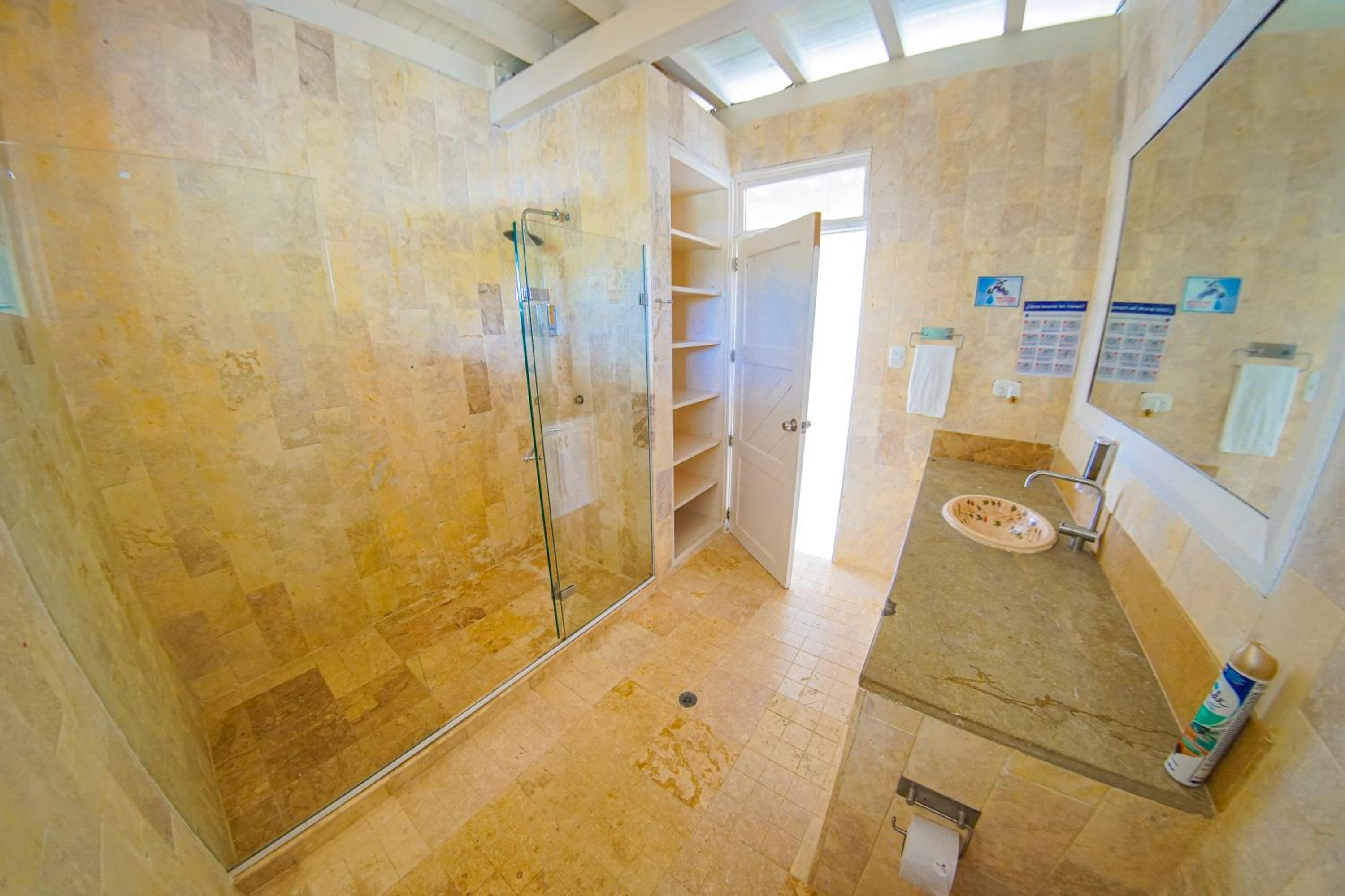 Deluxe Family Suite photo 3