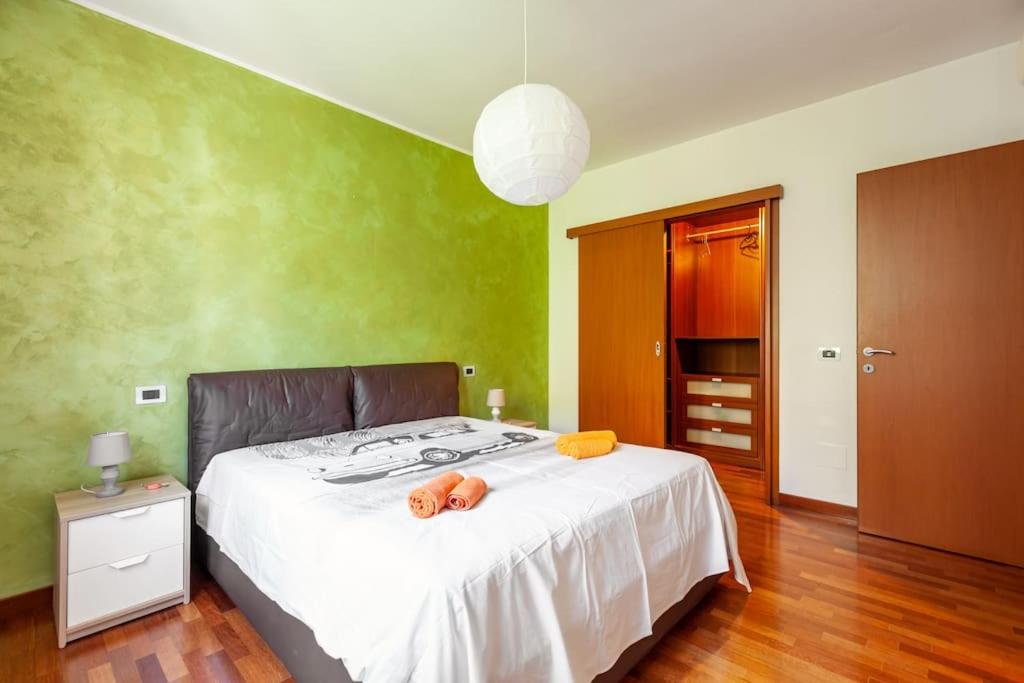 Three-Bedroom Apartment photo 1