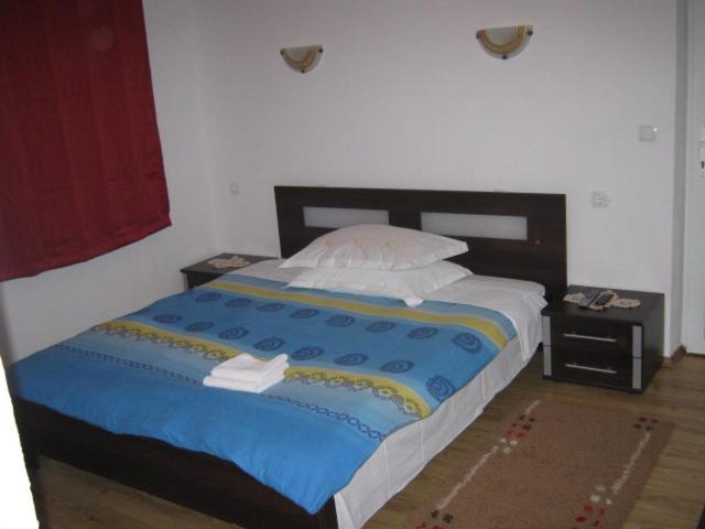 Double Room - Photo 3