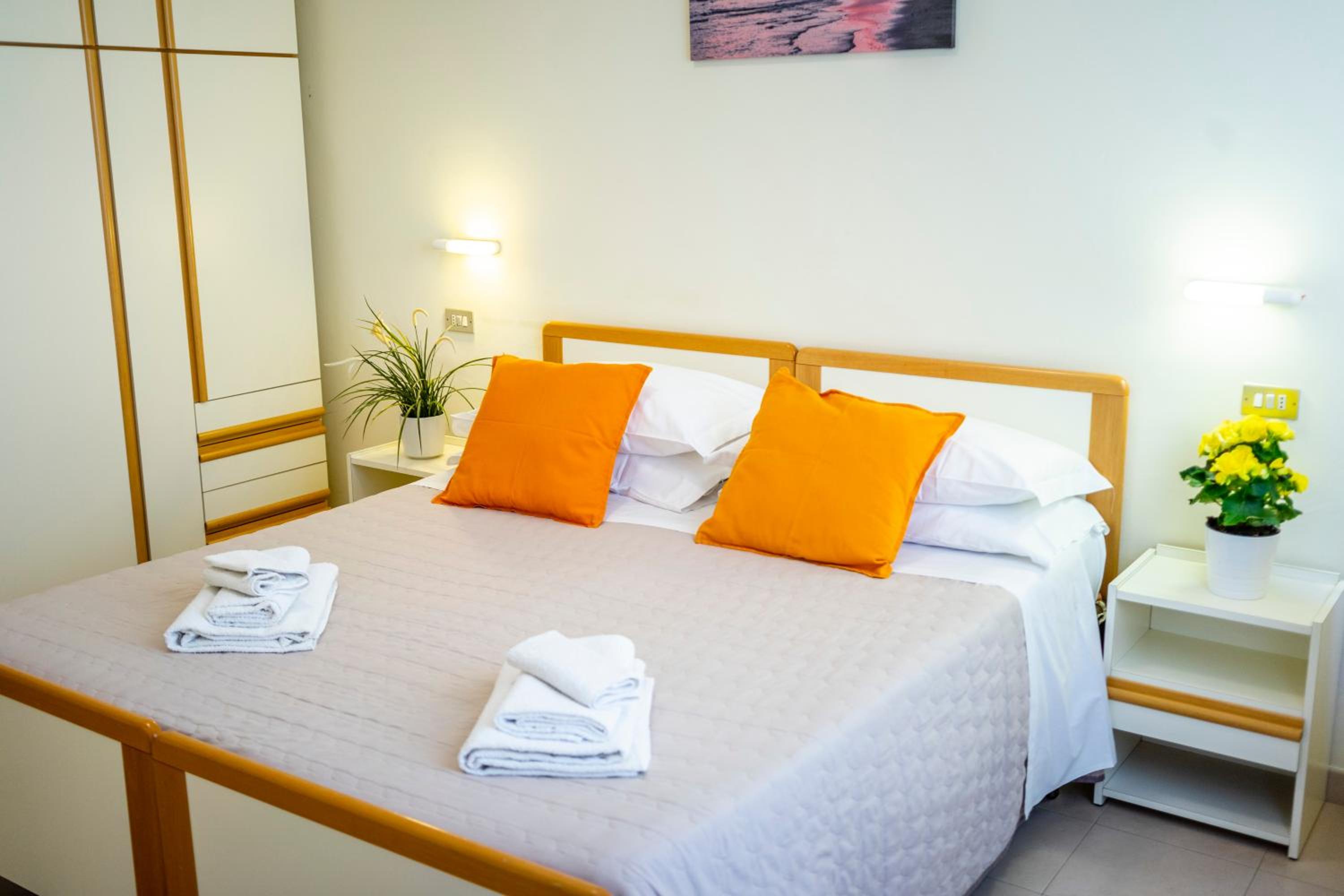 Double Room - Photo 7