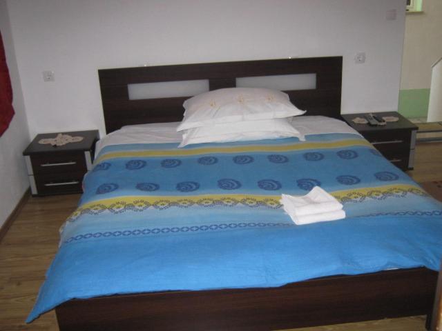 Double Room - Photo 6