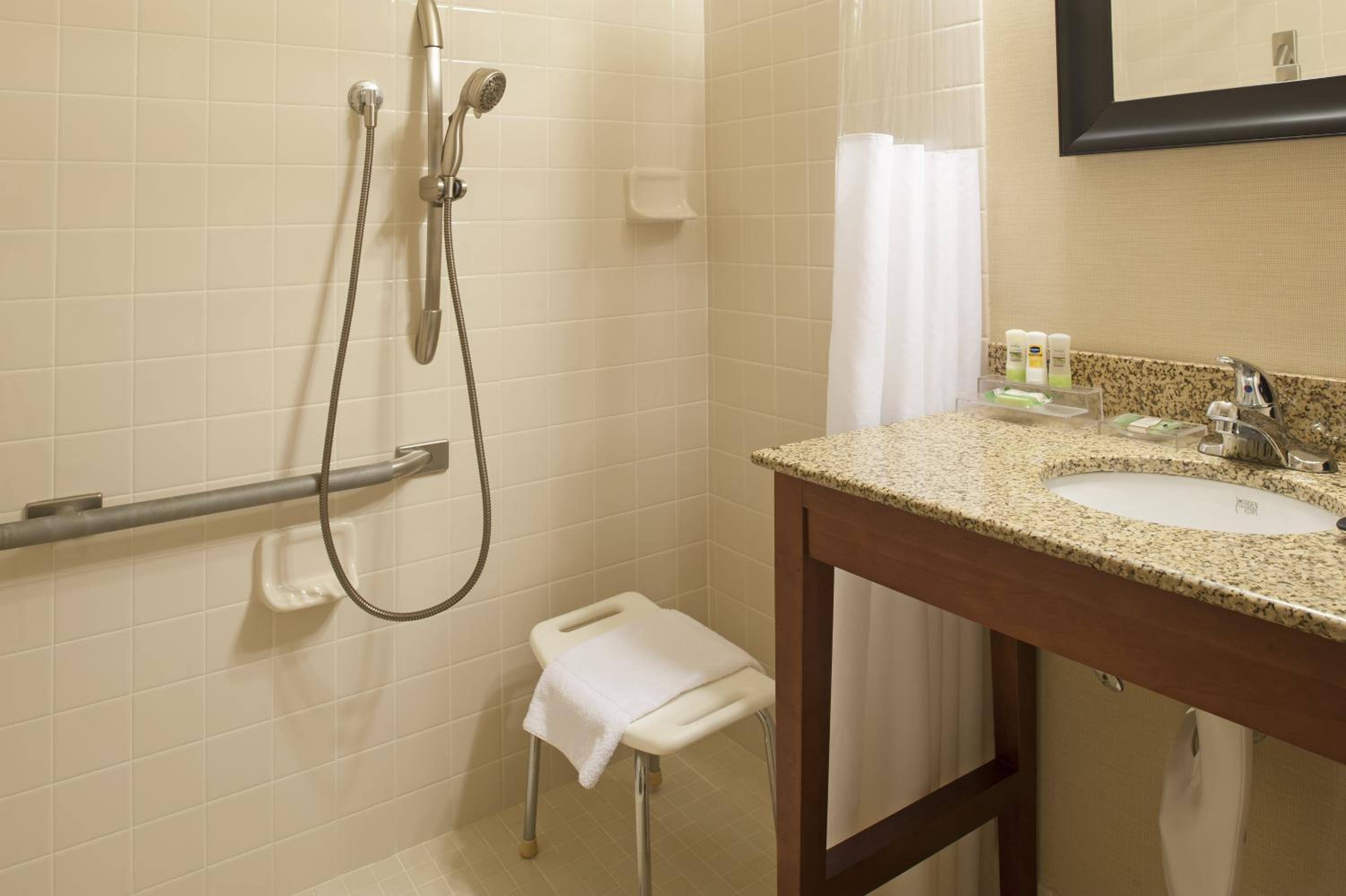 King Room - Disability Access/Non-Smoking - Photo 4