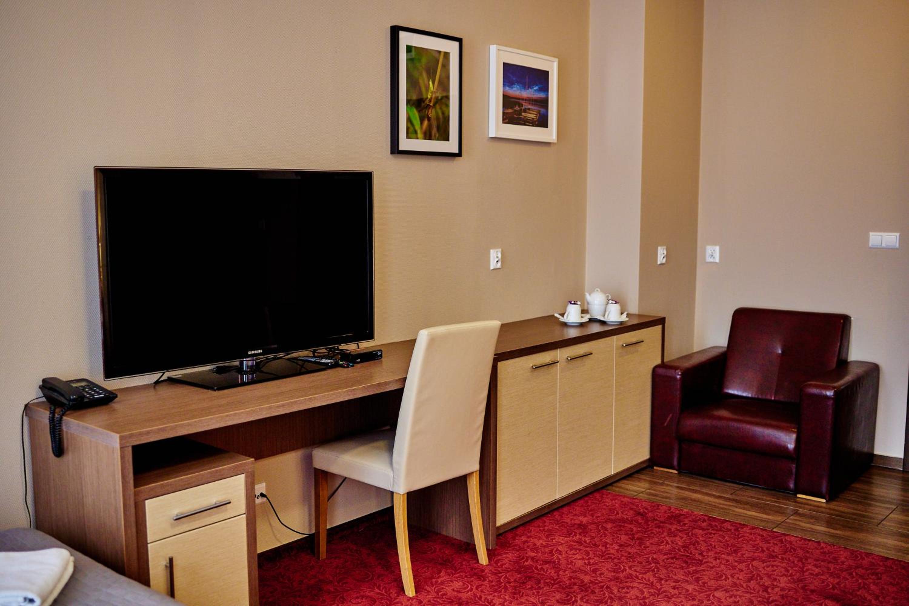 Apartment photo 2