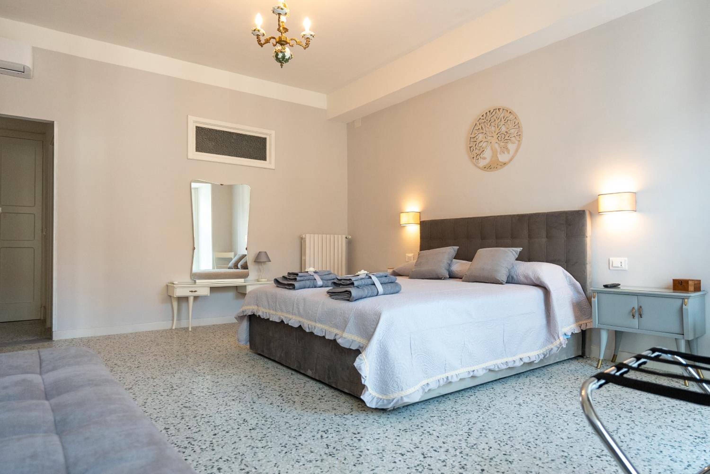 Superior Quadruple Room photo 3
