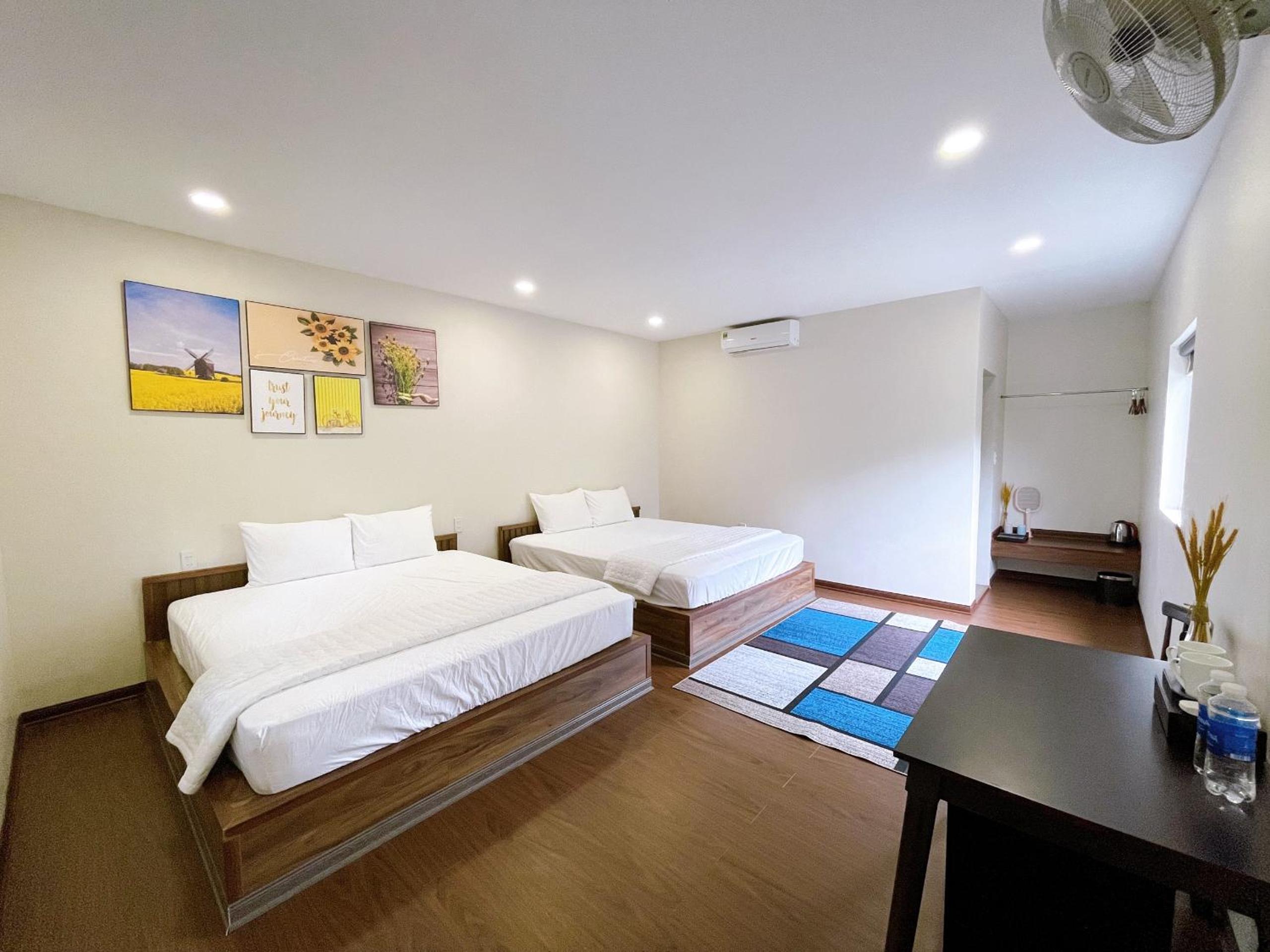 King Room with Two King Beds photo 1