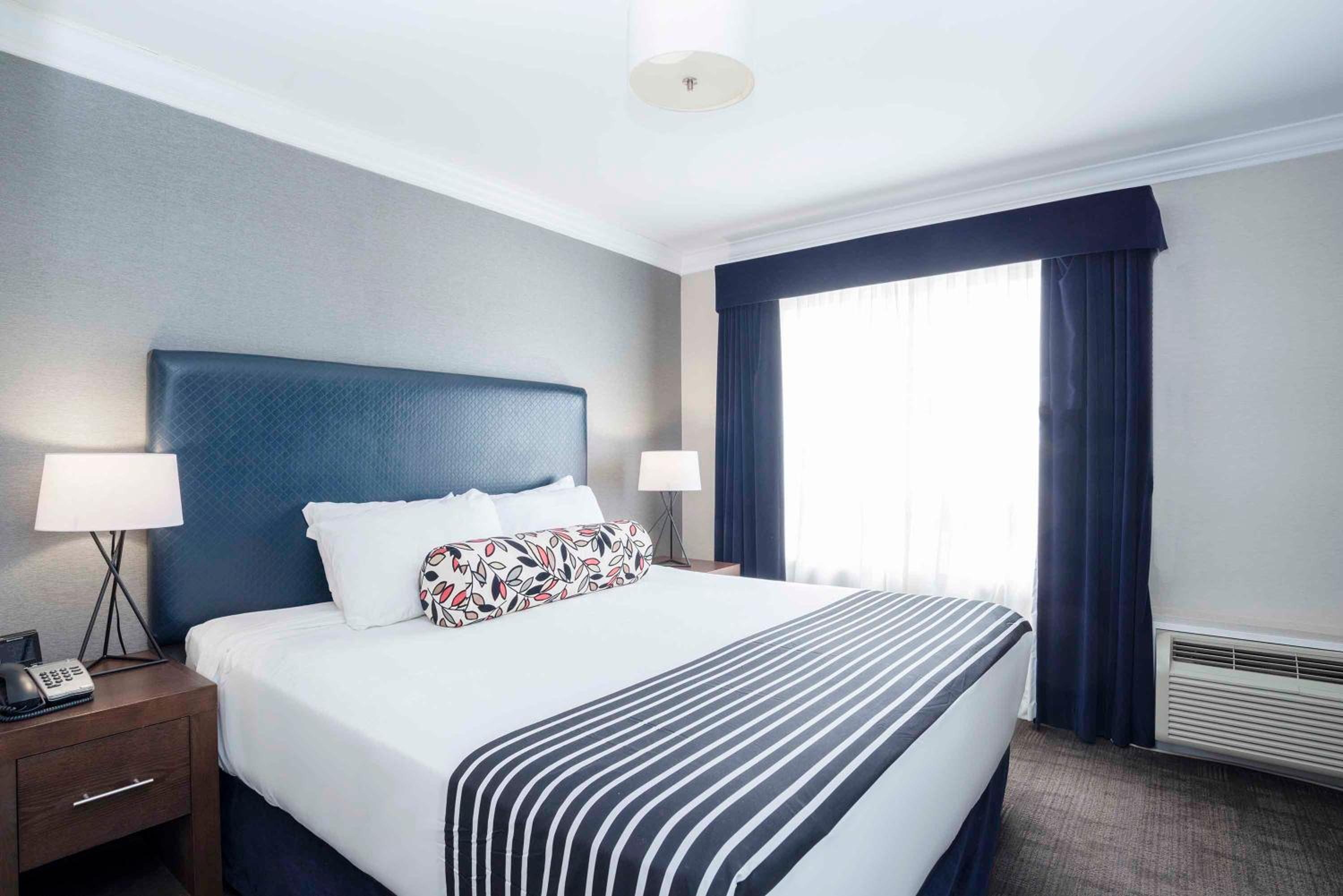 Standard Suite, 1 King Bed, Kitchenette - Photo 1