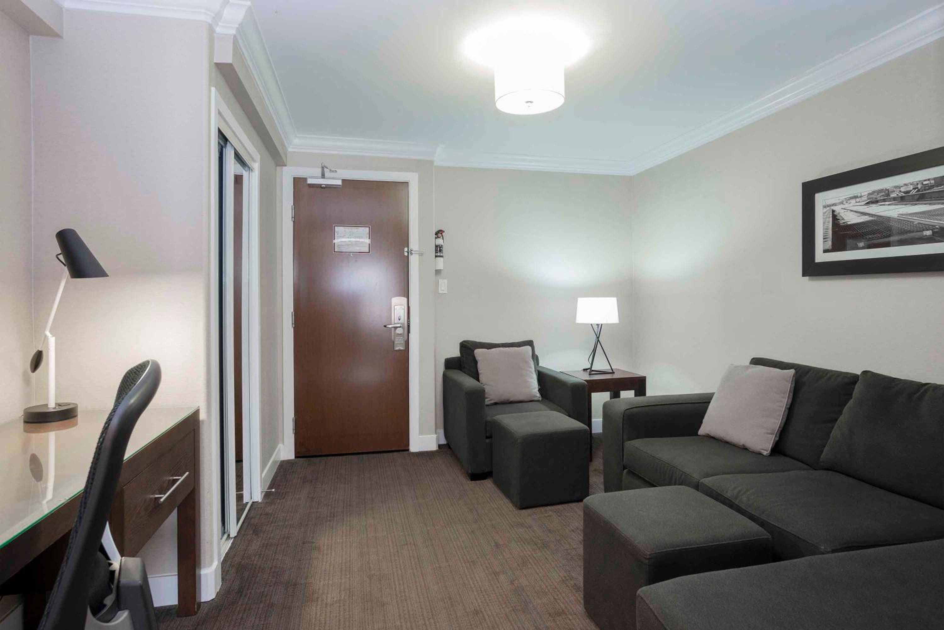 Standard Suite, 1 King Bed, Kitchenette - Photo 2