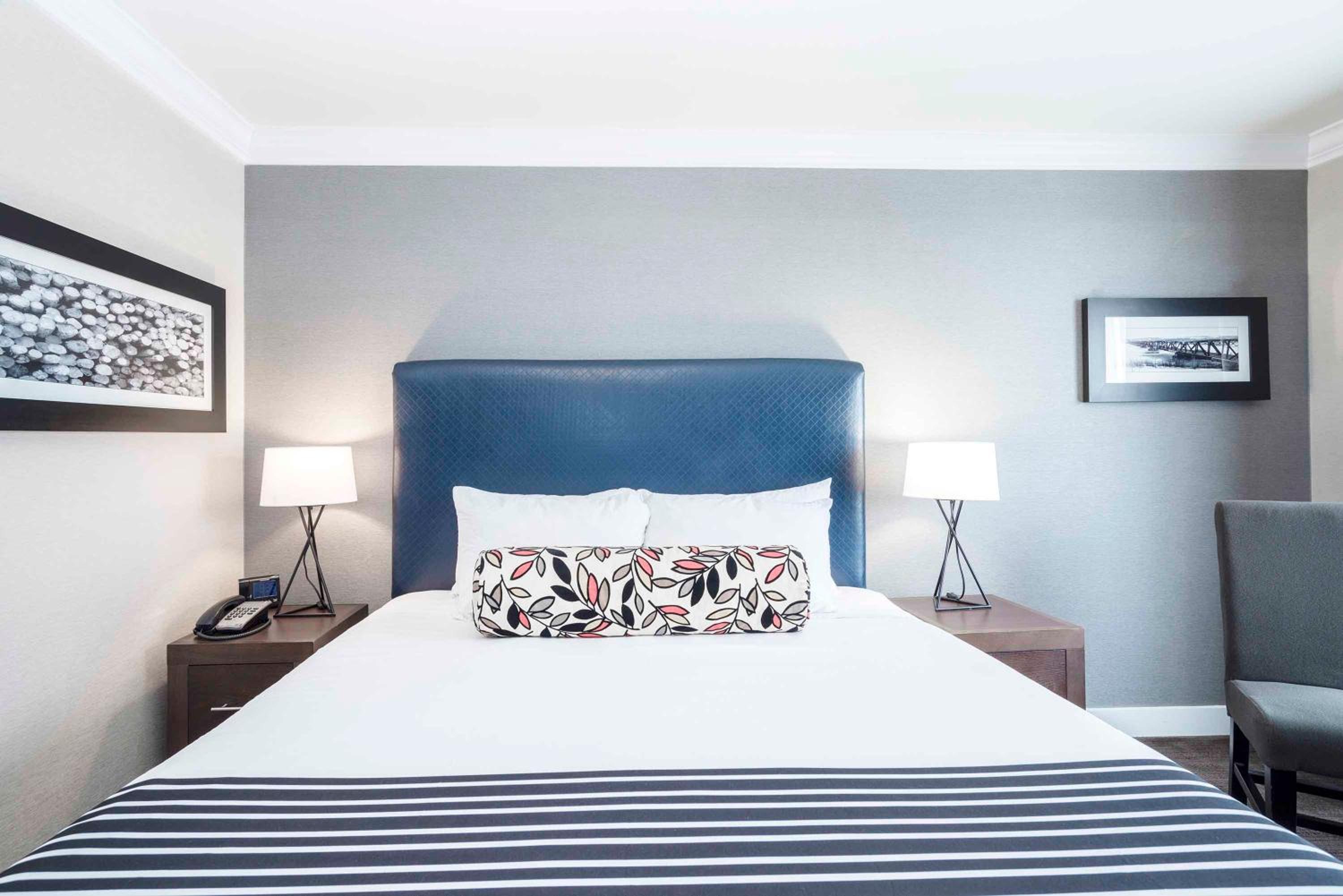 Standard Room, 1 King Bed - Photo 4