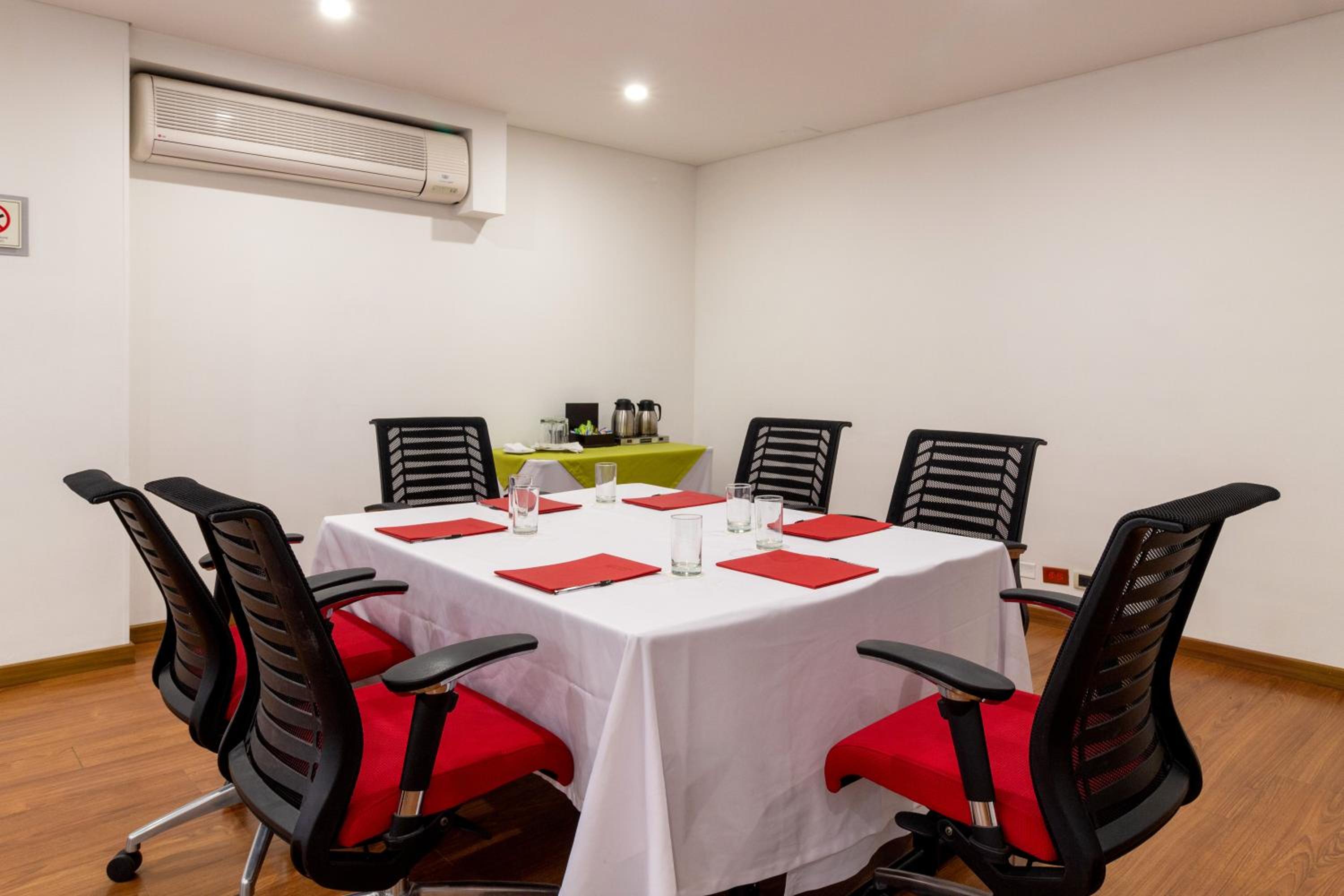 Business Suite - Photo 21
