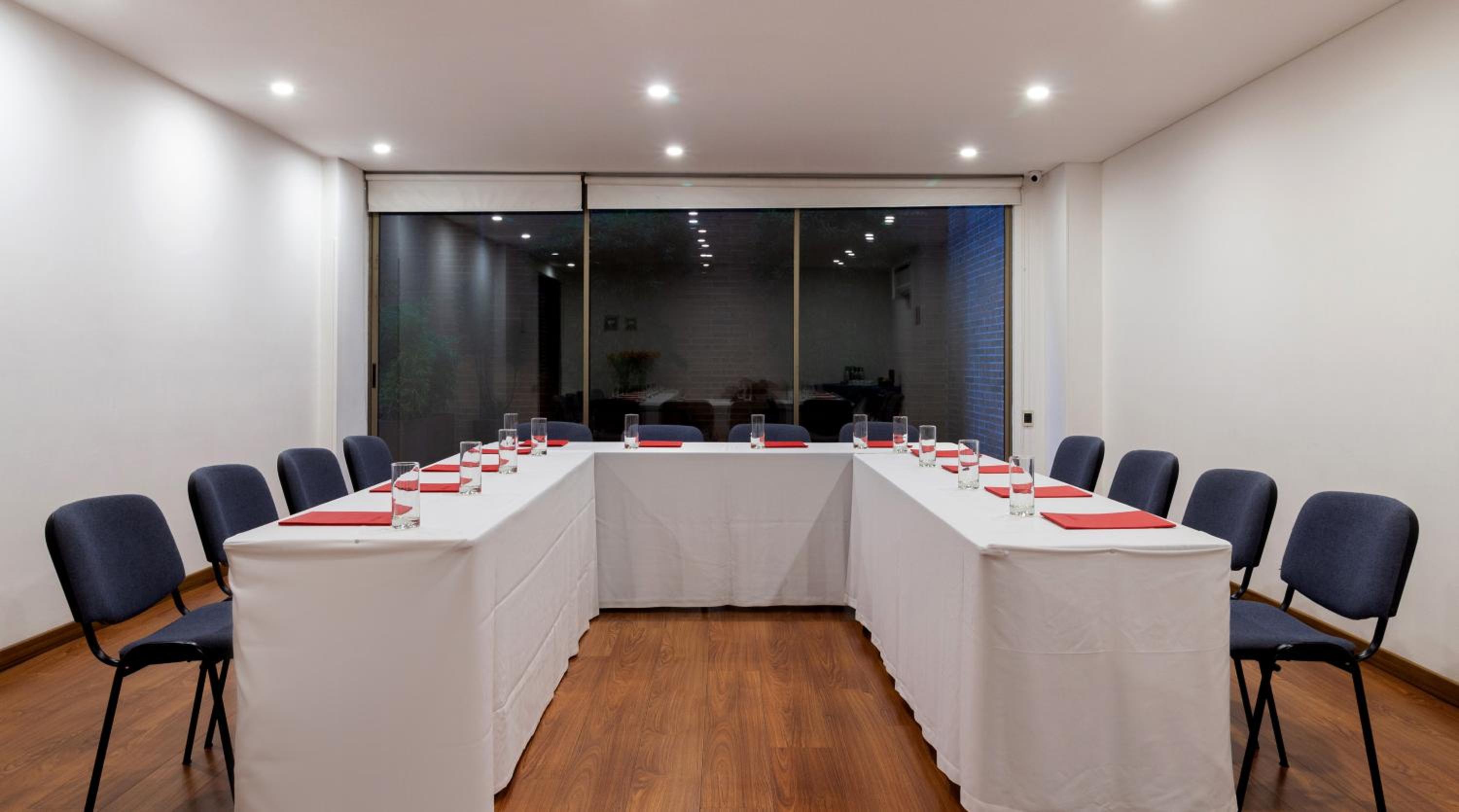 Business Suite - Photo 24