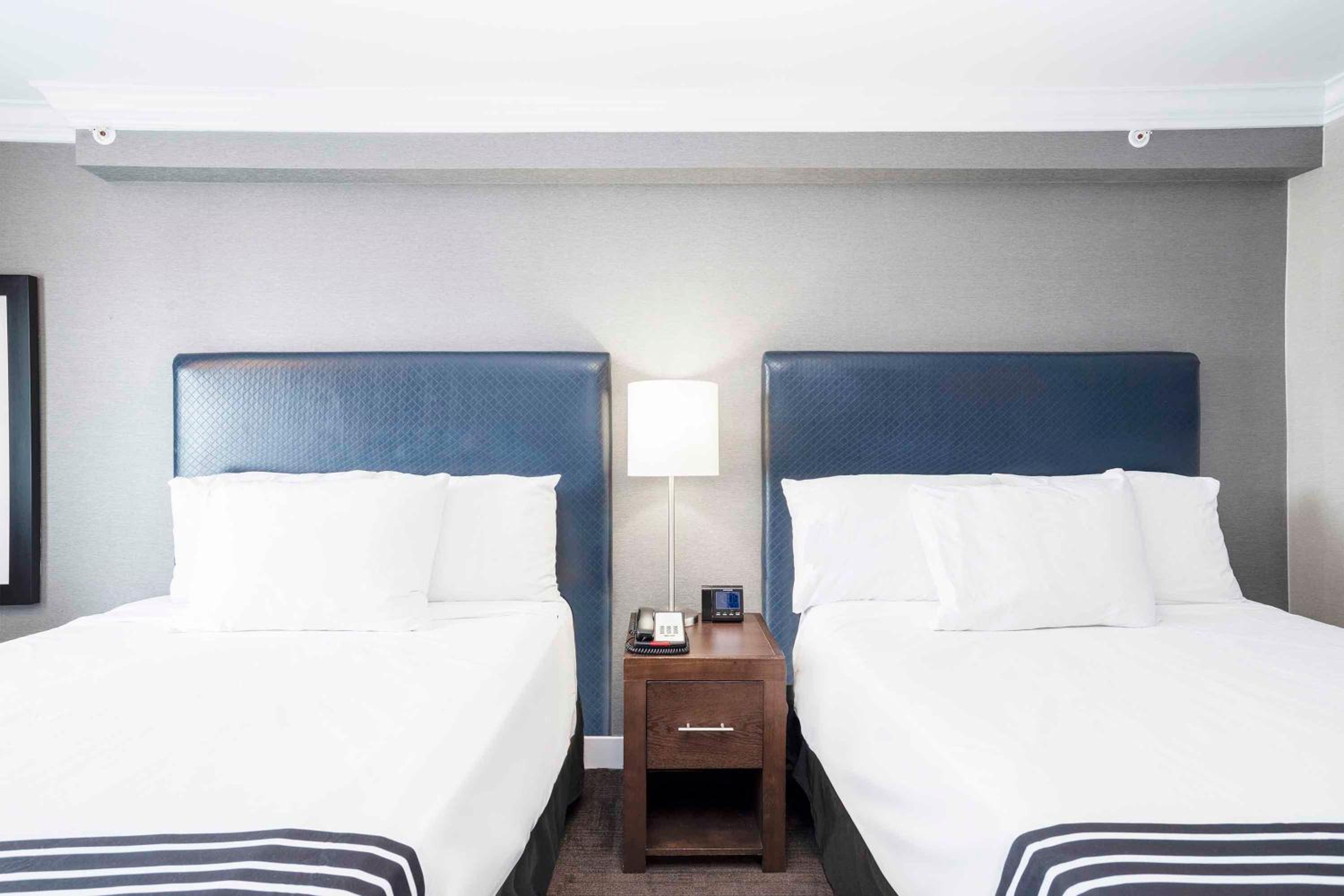 Standard Room, 2 Queen Beds - Photo 4