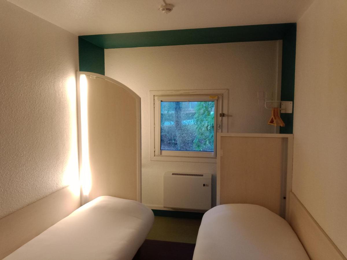 Twin Room with Shared Bathroom photo 2