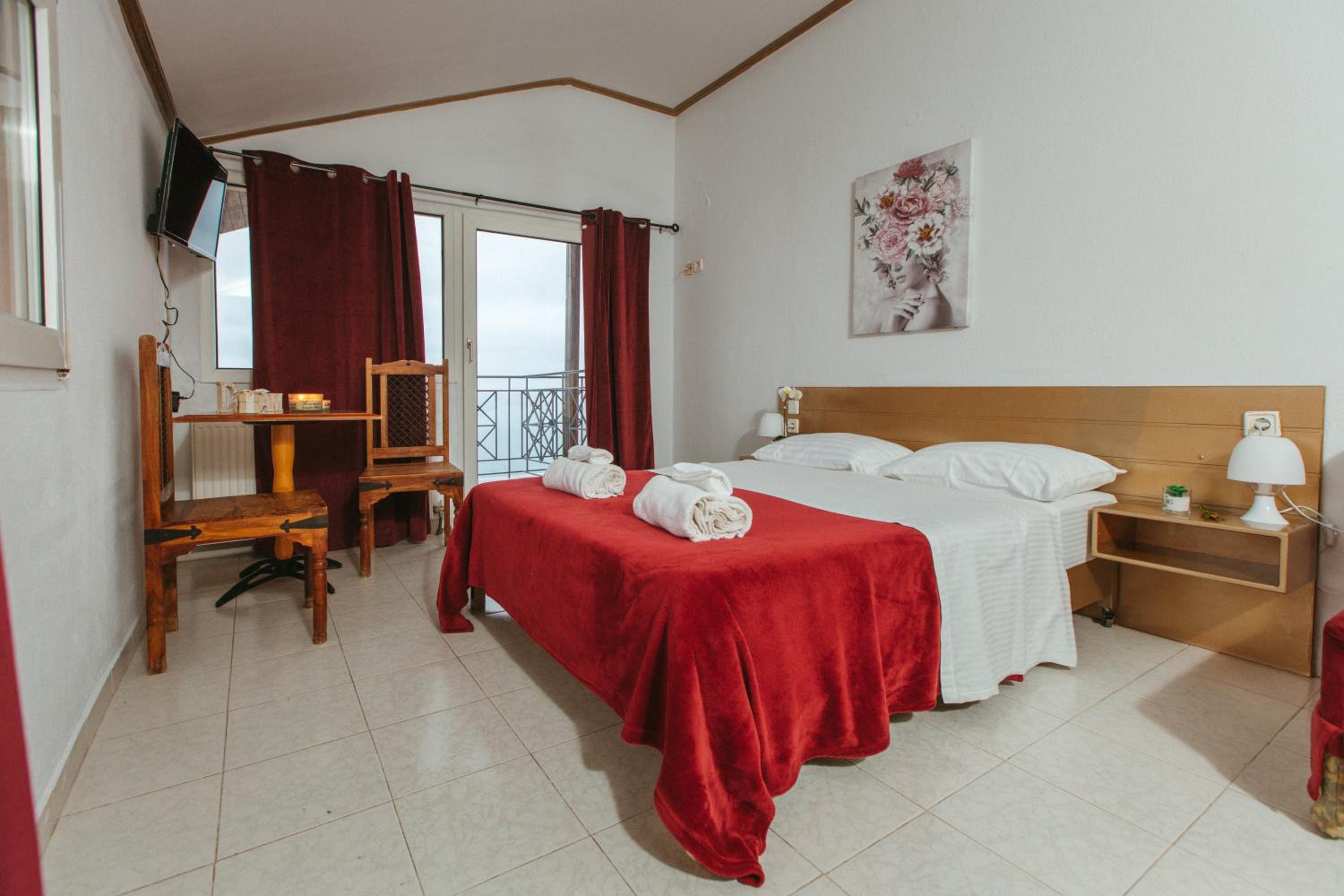 Deluxe Suite with Sea View - Photo 1