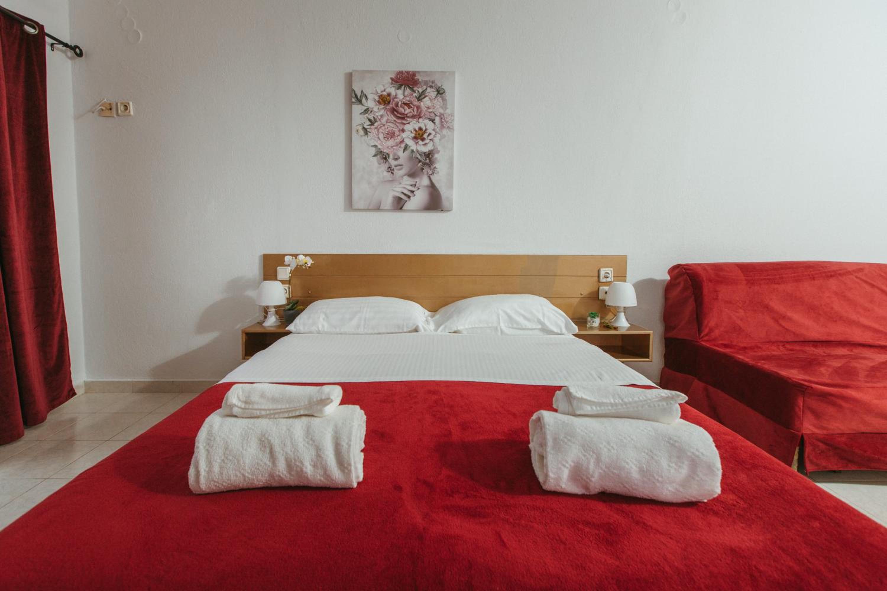 Deluxe Suite with Sea View - Photo 5