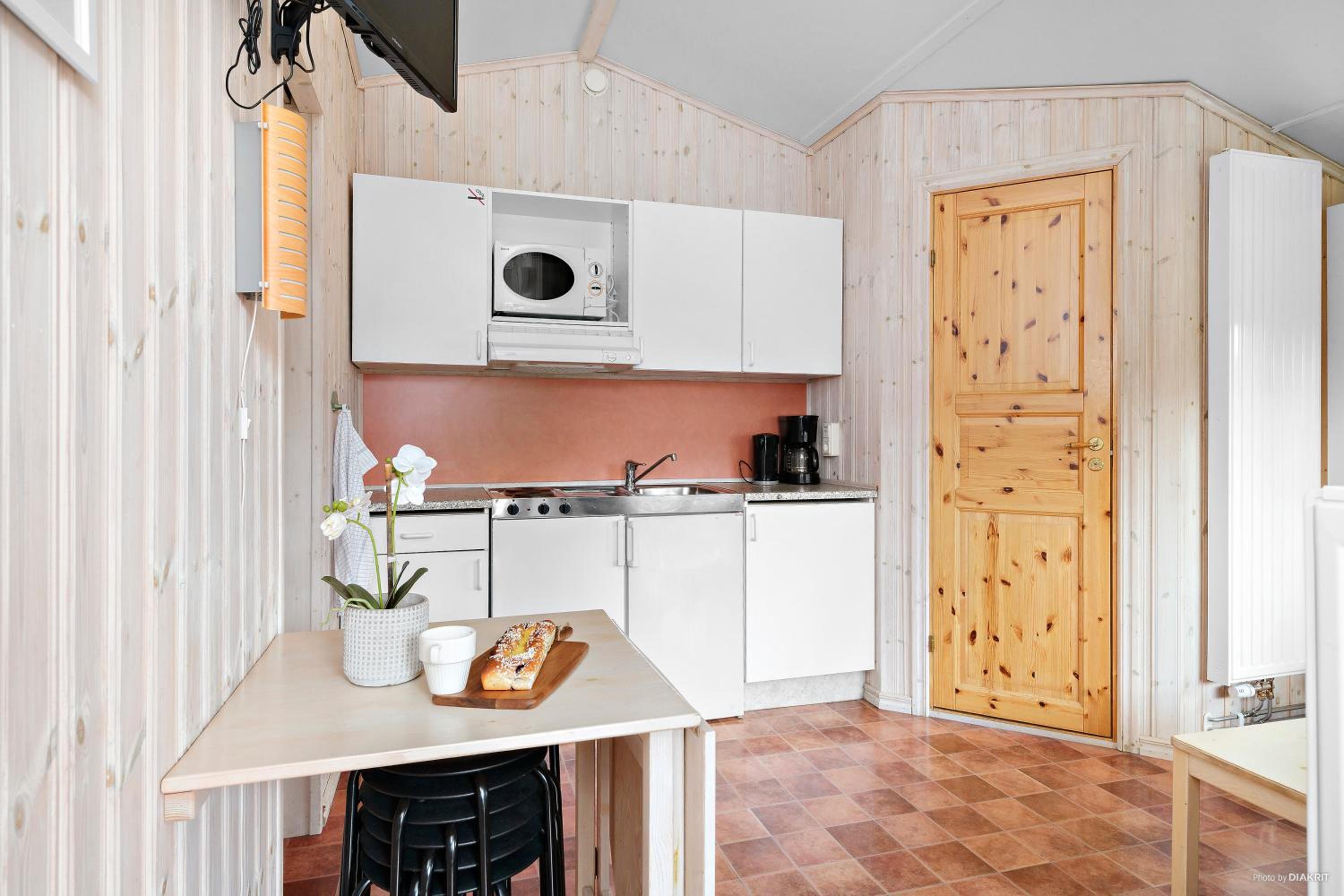 Two-Bedroom House - Photo 4