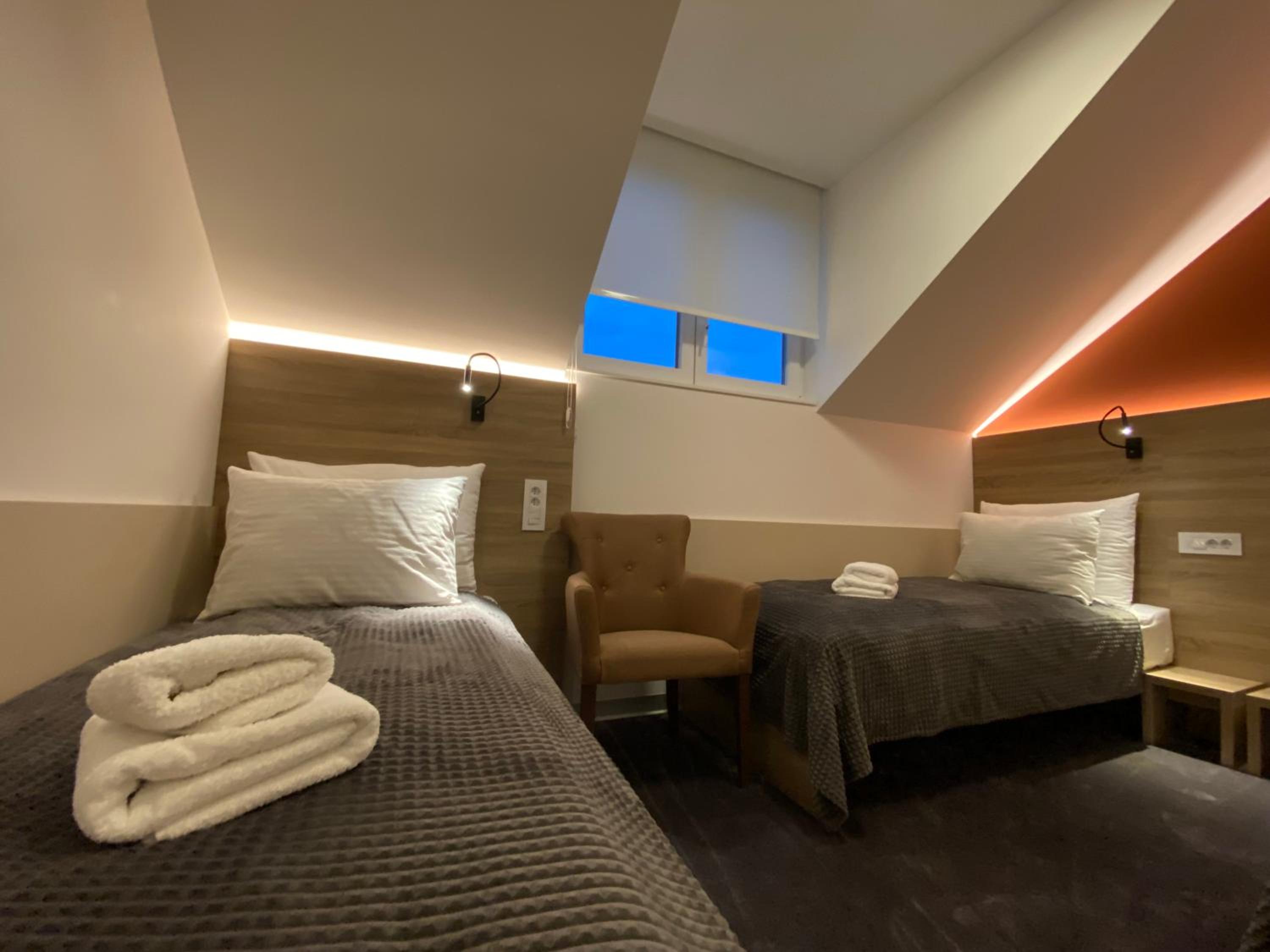 Triple Room with Bathroom - Photo 3