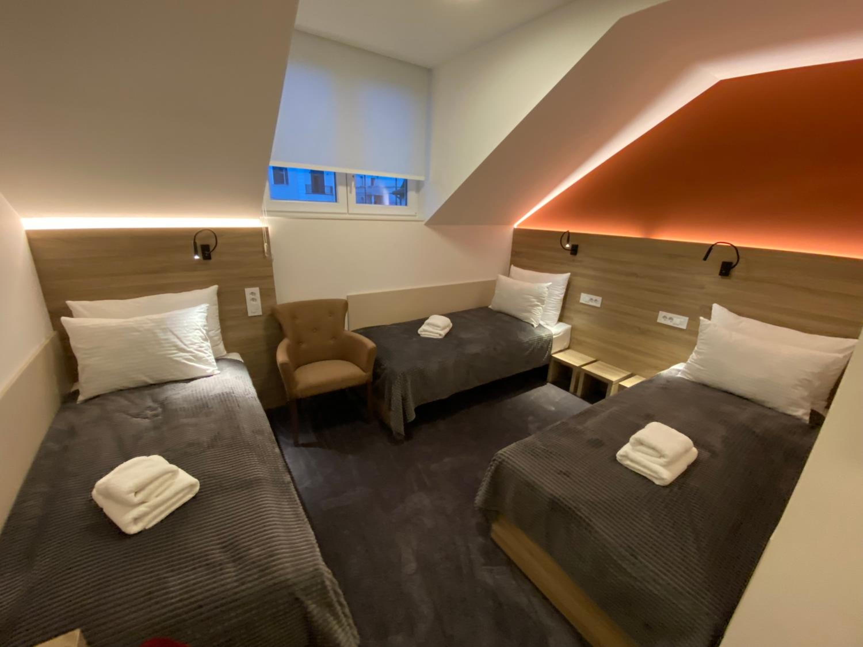 Triple Room with Bathroom - Photo 2