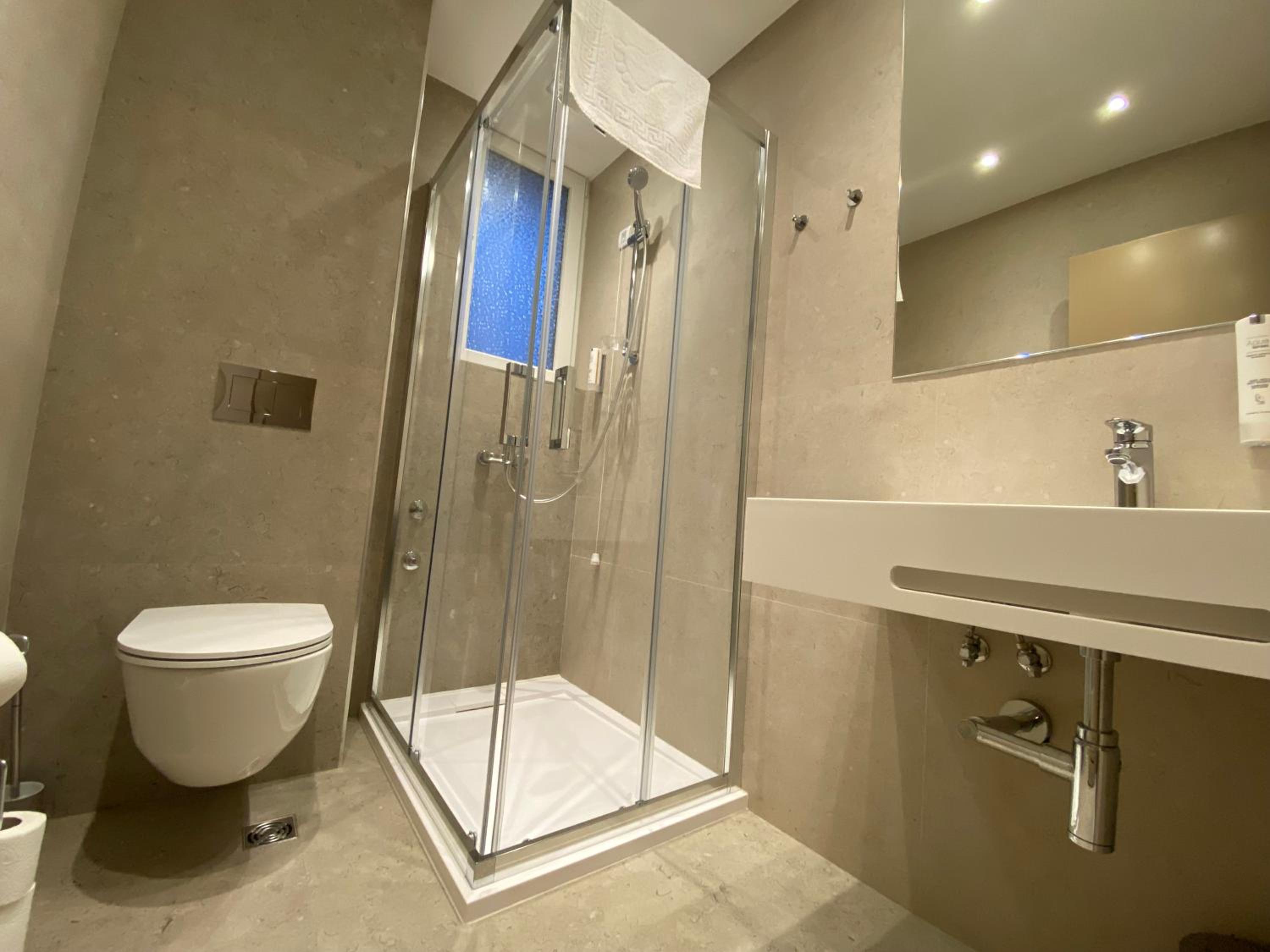 Triple Room with Bathroom - Photo 6