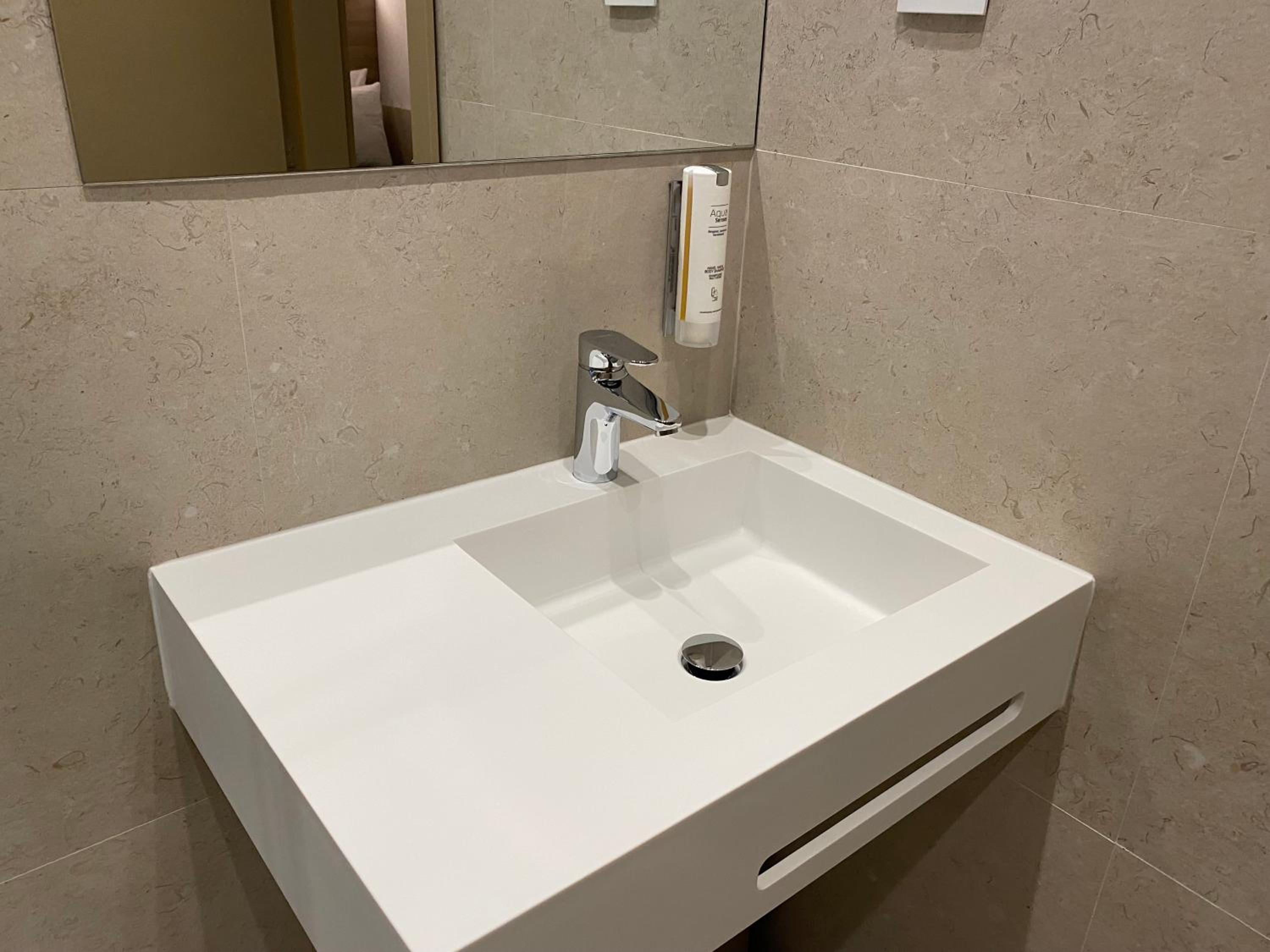 Triple Room with Bathroom - Photo 8