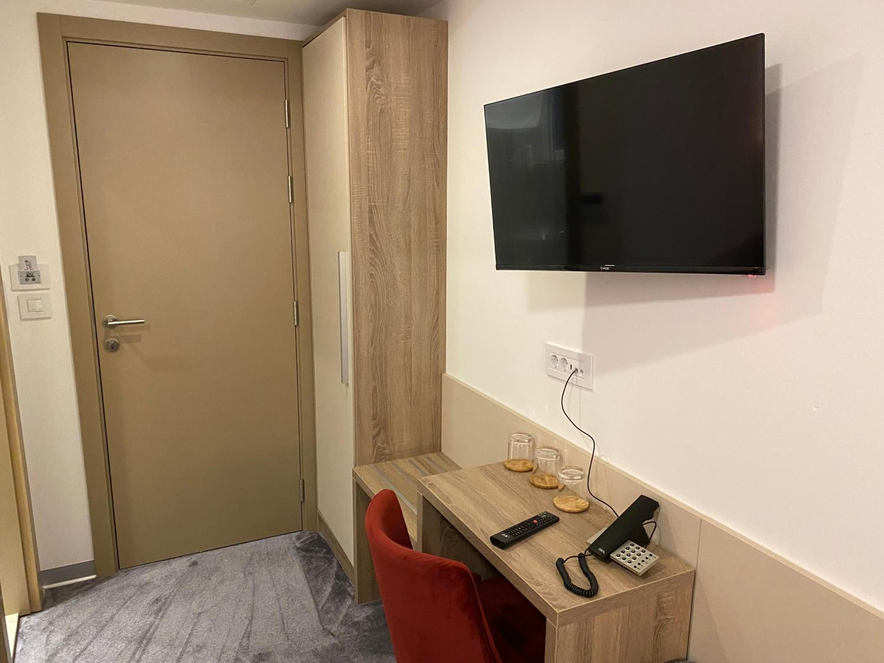 Triple Room with Bathroom - Photo 4